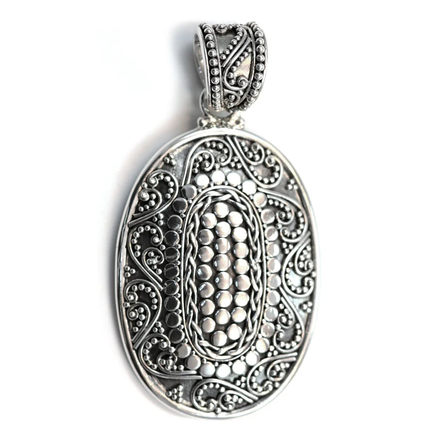 DEWI Oval Filigree Pendant