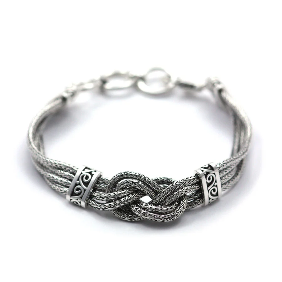 DEWI Infinity Knot Bracelet