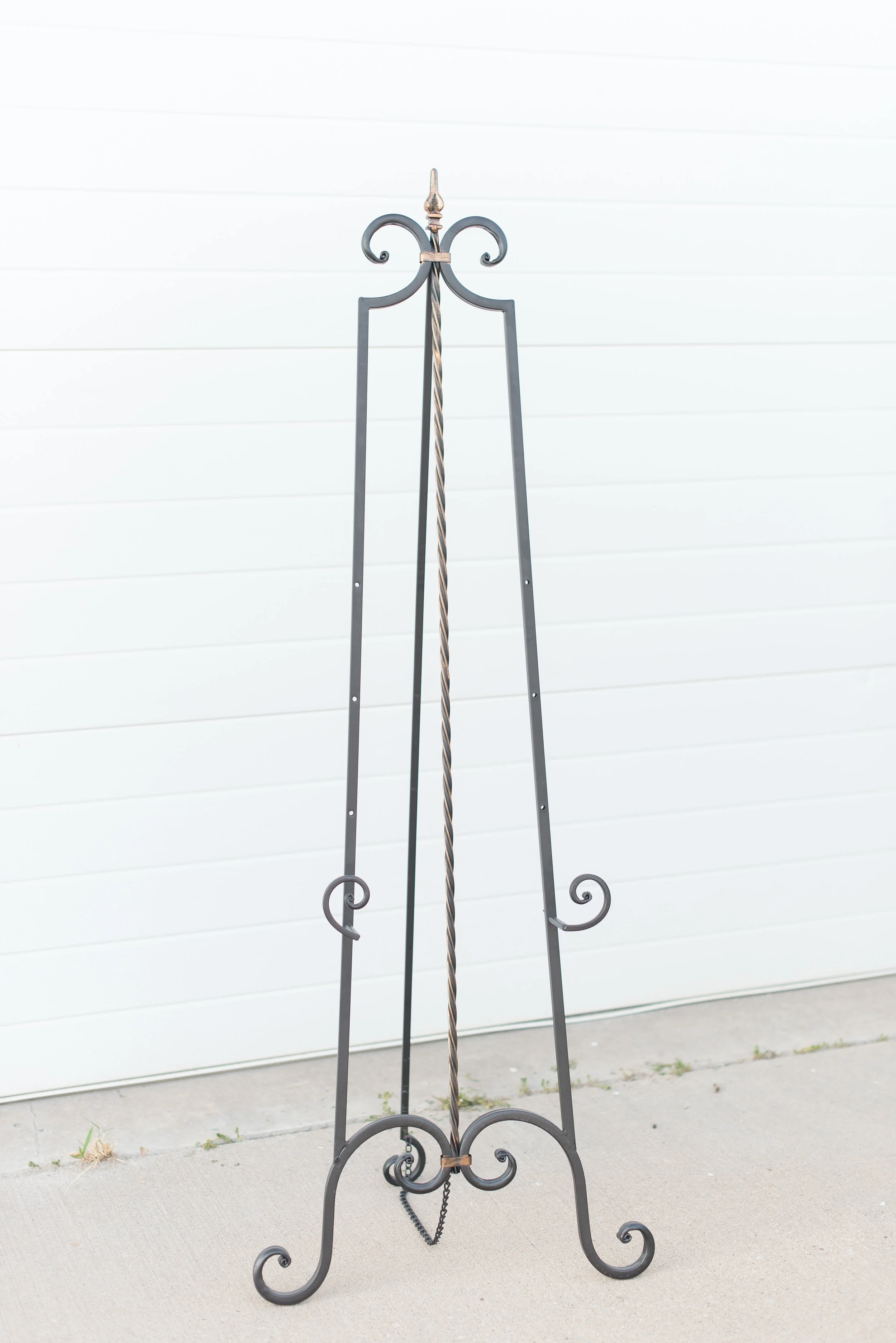 Black Easel