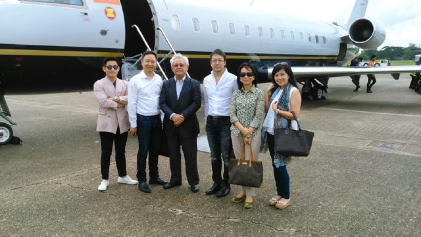 From left to right, unknown, Vian Li, Mr. Serge Pun, Dr. Desmond Chan, unknown, Bonny Li (Vian Li’s wife)
