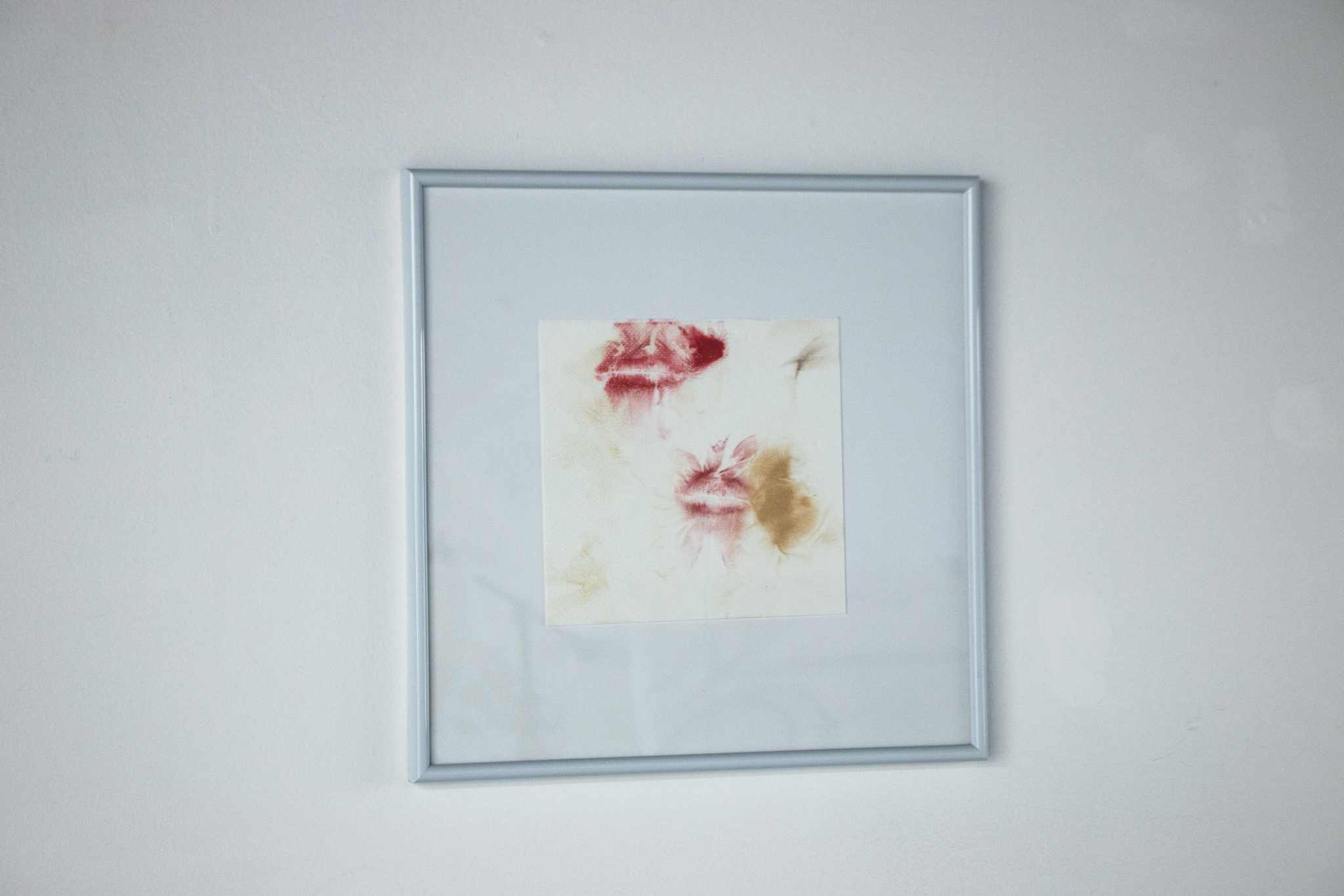  Connor Kelly’s “f*@ck me she’s gorgeous” leaves us with remnants from a night out– phone numbers and solicitations scribbled with lipstick on napkins, a sexy anticipation that is ultimately unfulfilled, a letdown of make-up smeared napkins in the wa