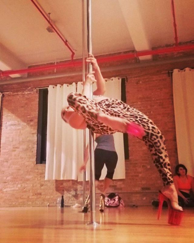 Was finally able to take class at @catalyst_movement_arts with the lovely @racheleribera 💓 it's always great to be student, especially with a teacher as awesome as her. Special thanks to @neslithechocolate for helping me out with my angles. #freesty