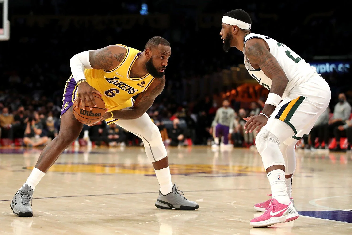 Lakers bounce back in defensive takeover against&nbsp;Jazz.