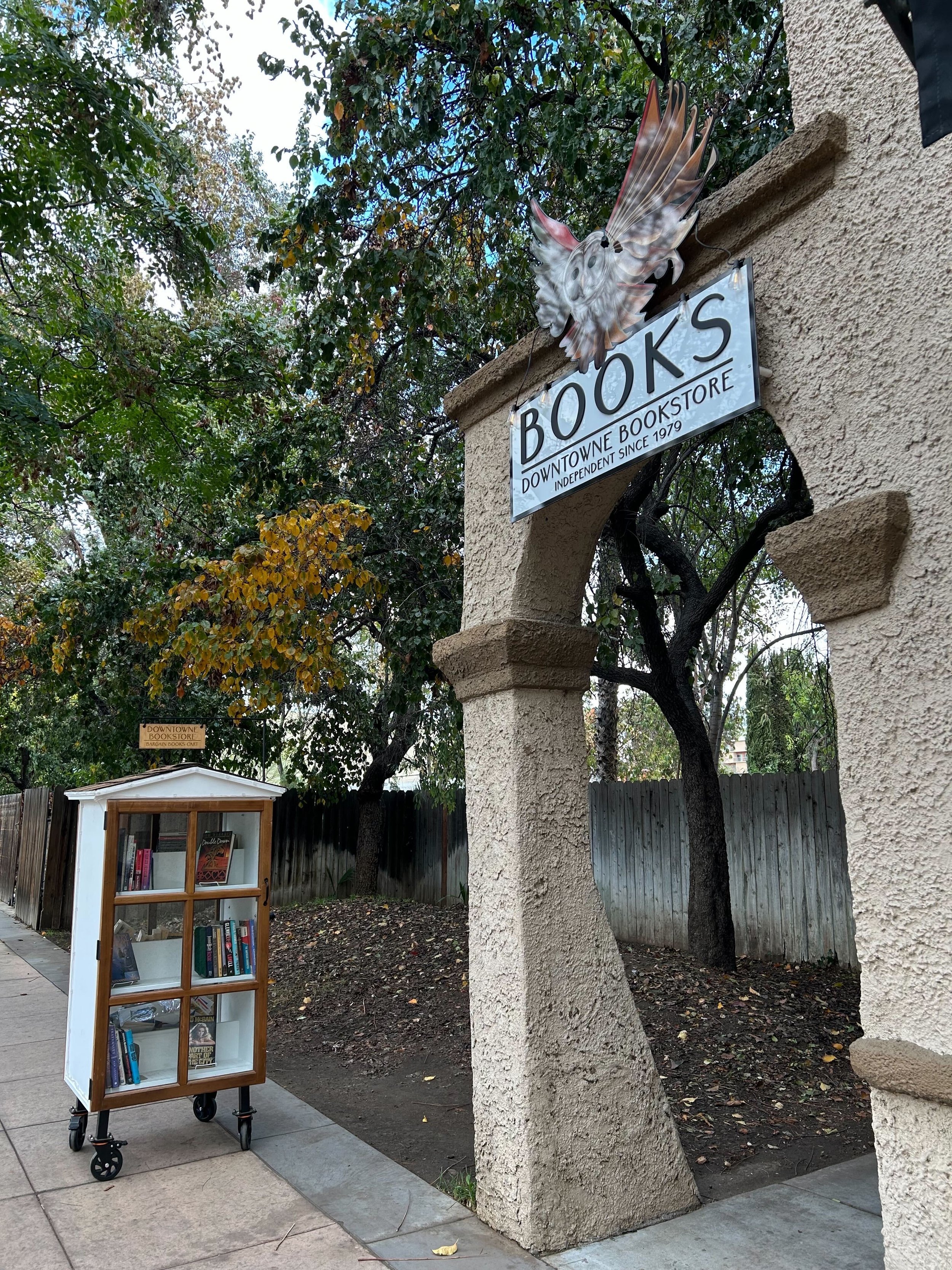 The front of Downetowne Bookstore in Riverside, CA