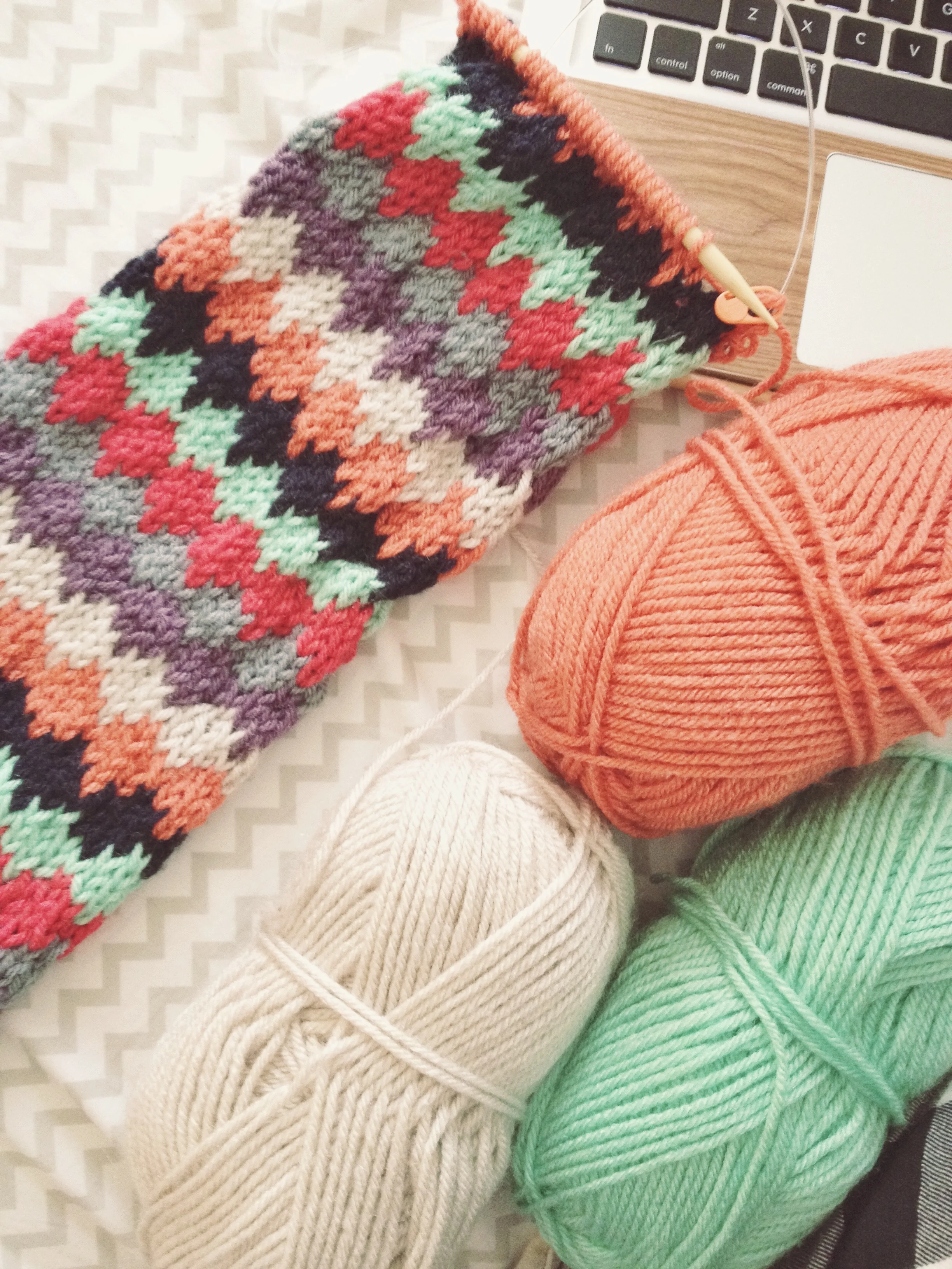  Seven-color checked scarf. Size 10 circular needles. 