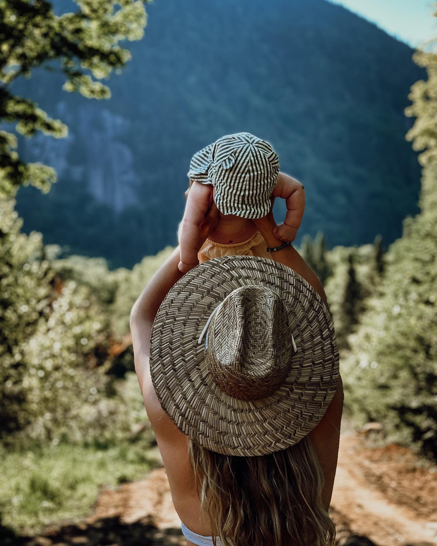 Premi&egrave;re escapade avec lui ☀️. Nous avons d&eacute;couvert Noge H&eacute;bergement &agrave; St-Brigitte-de-Laval o&ugrave; j&rsquo;ai eu l&rsquo;impression d&rsquo;&ecirc;tre simplement &agrave; l&rsquo;autre bout du monde avec la montagne, le