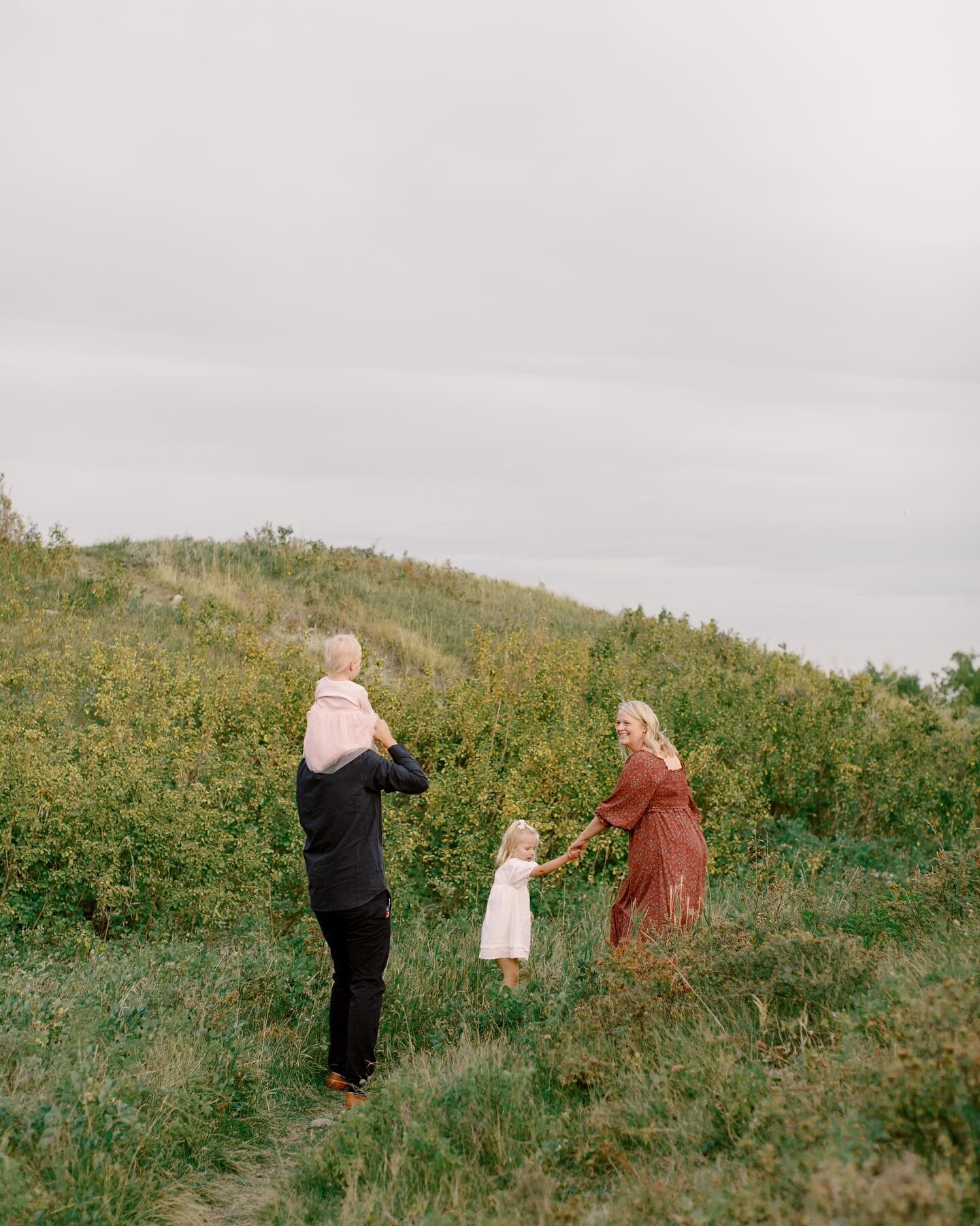 Merry Christmas from our family to yours &hearts;️

Feeling grateful for this little photography business of mine, and am so excited to work with all of the wonderful couples &amp; families in 2024. Thankyou to everyone who has supported our family t