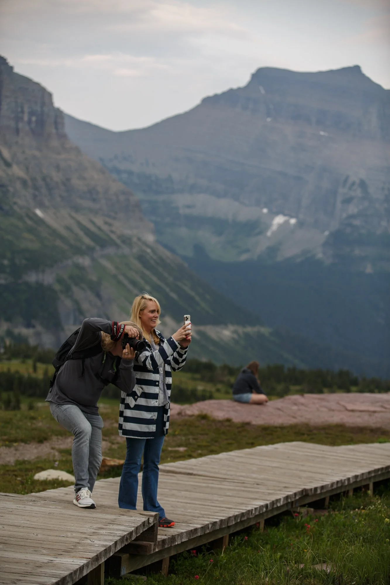 DanSmargPhotography.com-Active-Lifestyle-Portraits-Glacier-National-Park-Going-To-The-Sun-Road-Tour-Kai-&-Scott-Family-092.jpg