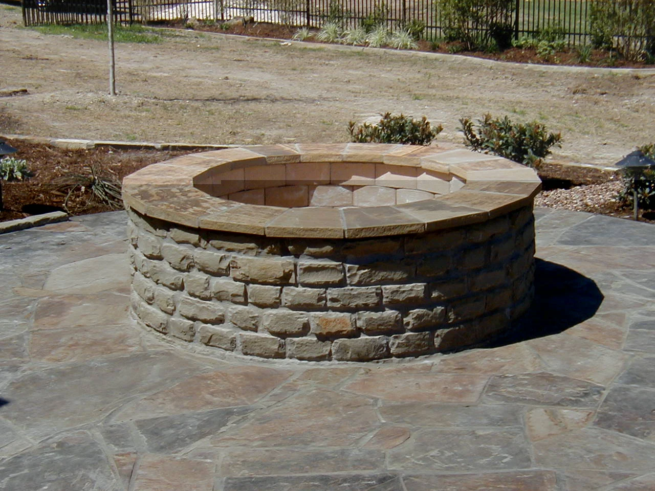 building-backyard-fire-pits.jpg