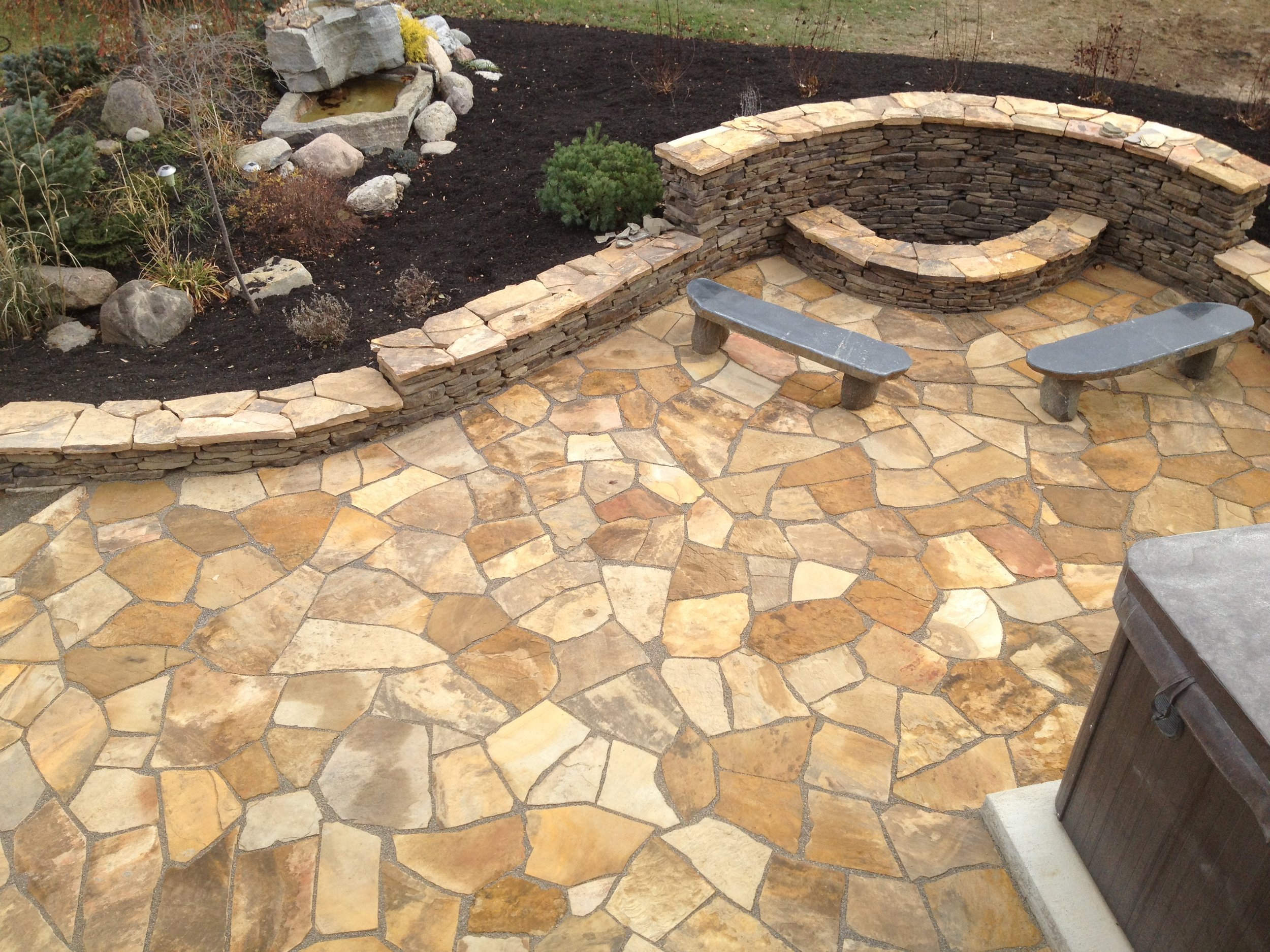 Flagstone_Patio_Fire_Pit_and_Wall.JPG