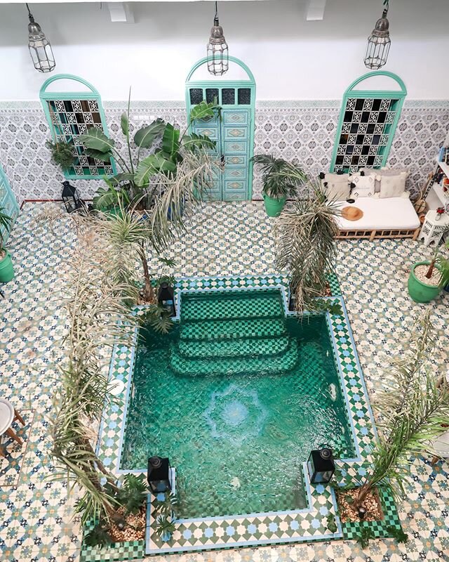 The virtual travel series continues and our next destination is Marrakech. This stop is definitely wanderlust worthy, I mean look at this courtyard and pool. I created a map at the @localslore app with all my favorite places so when we can return to 