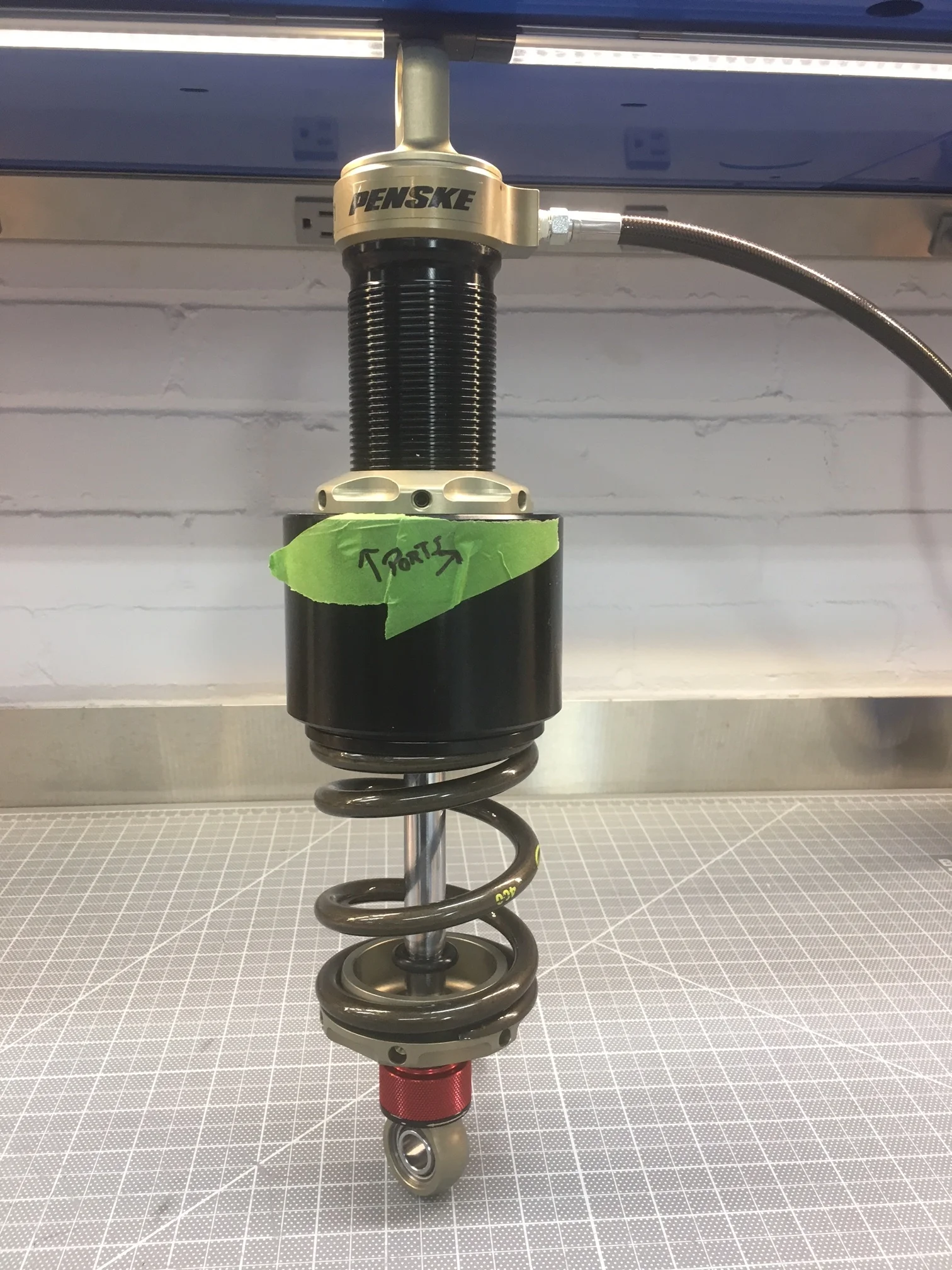 Optimal shock and ram lift configuration