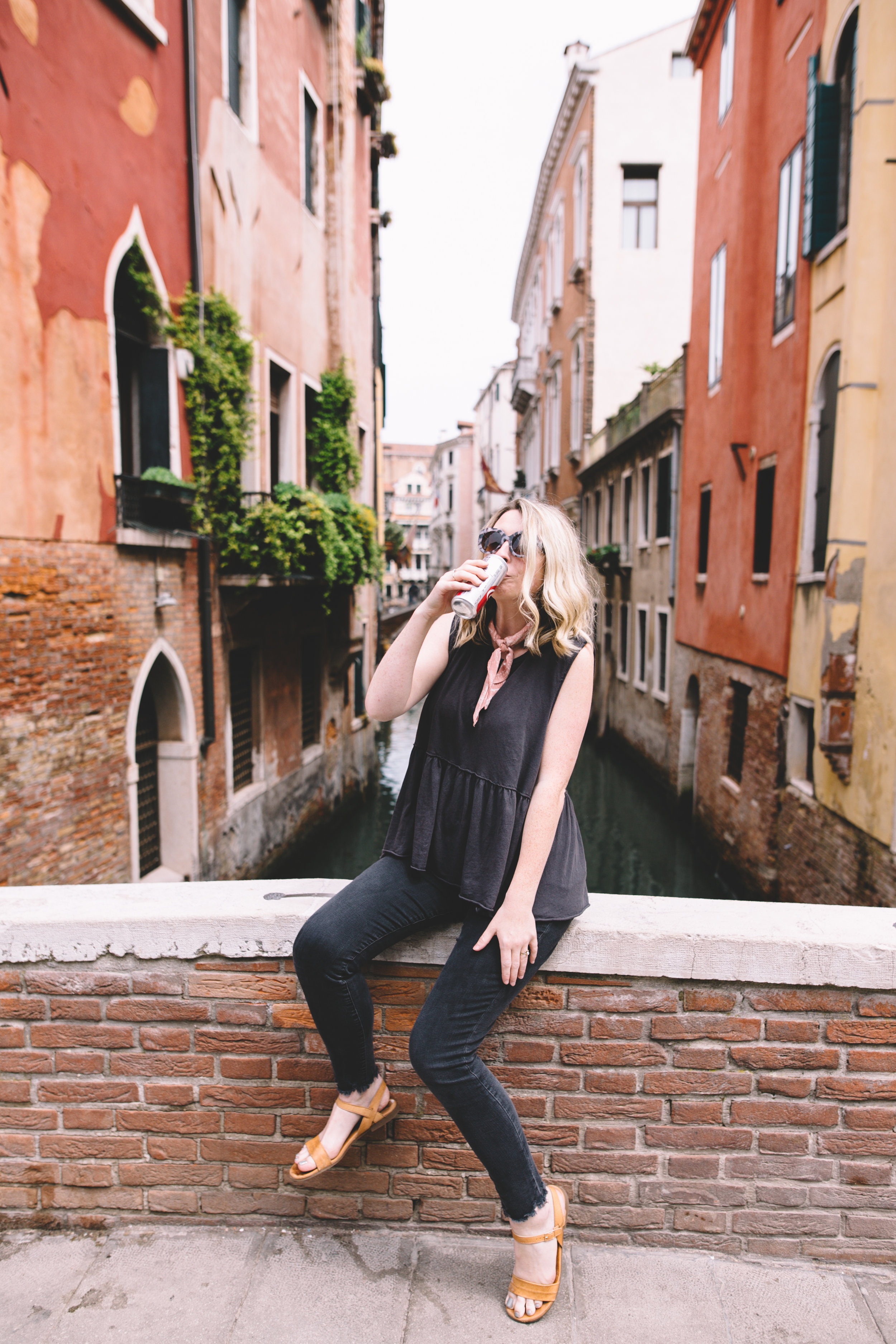 Blog Venice Italy Canals Maternity Photos (6 of 9).jpg