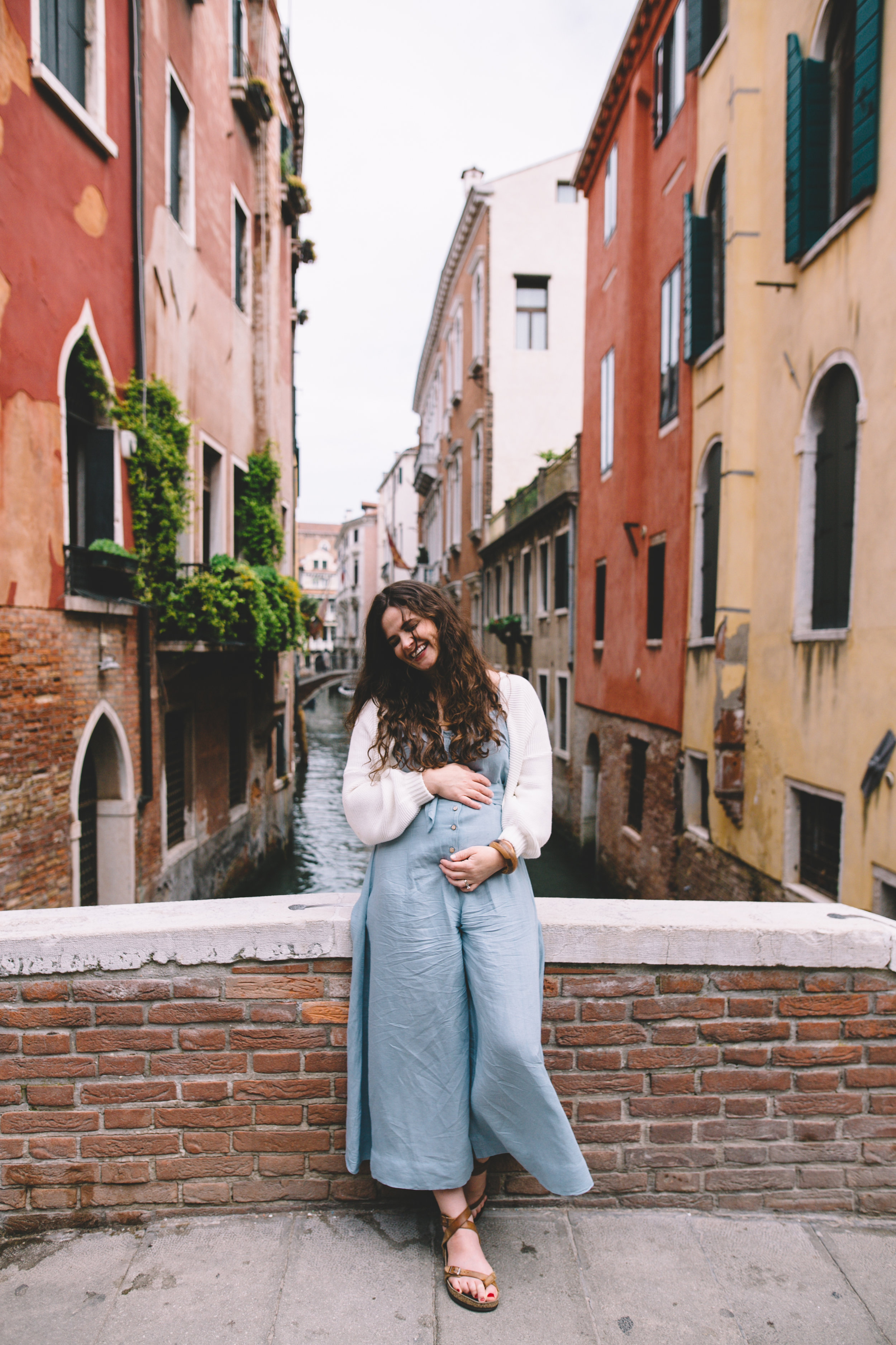 Blog Venice Italy Canals Maternity Photos (9 of 9).jpg