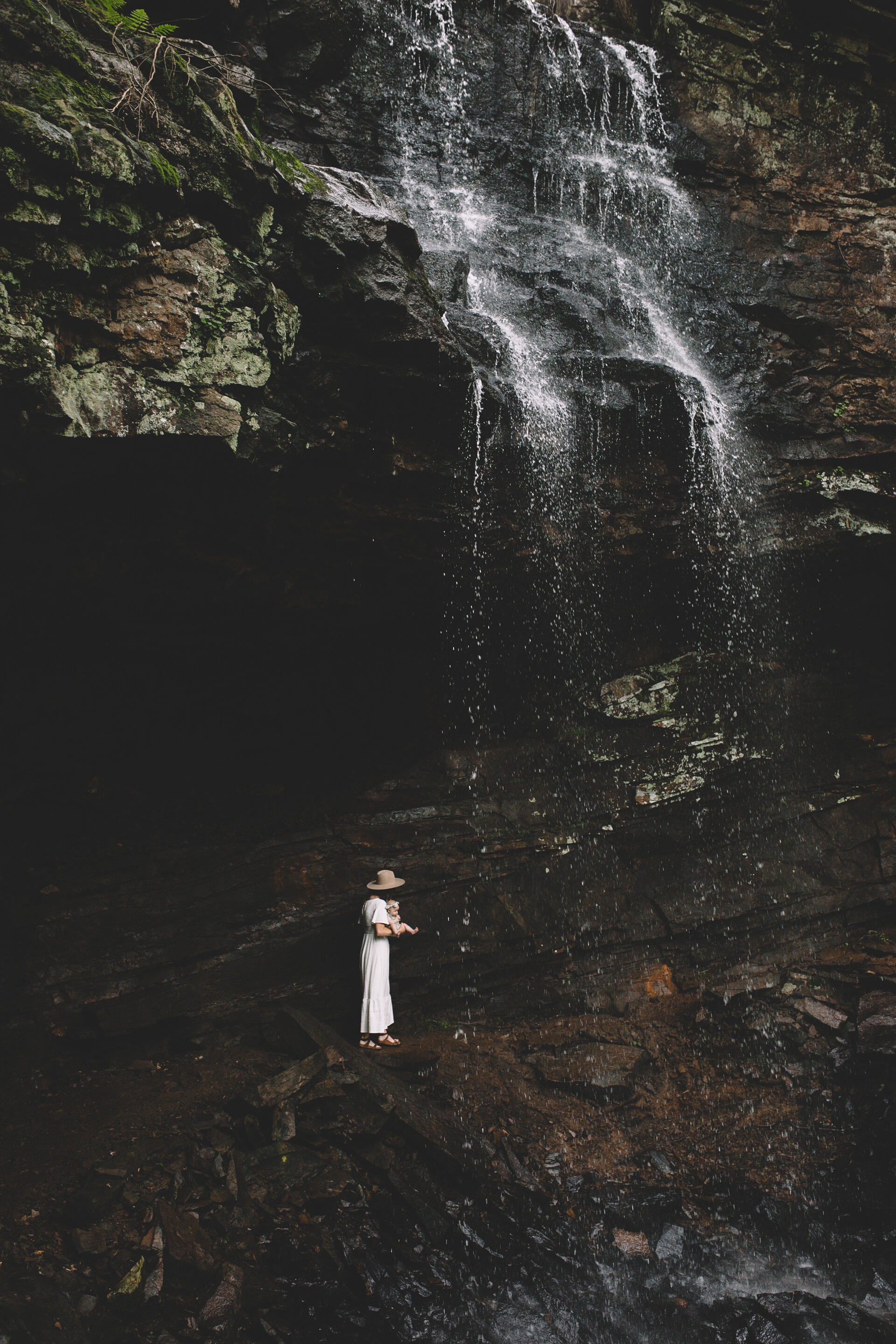 Tennessee Waterfall Newborn Photographs (26 of 44).jpg
