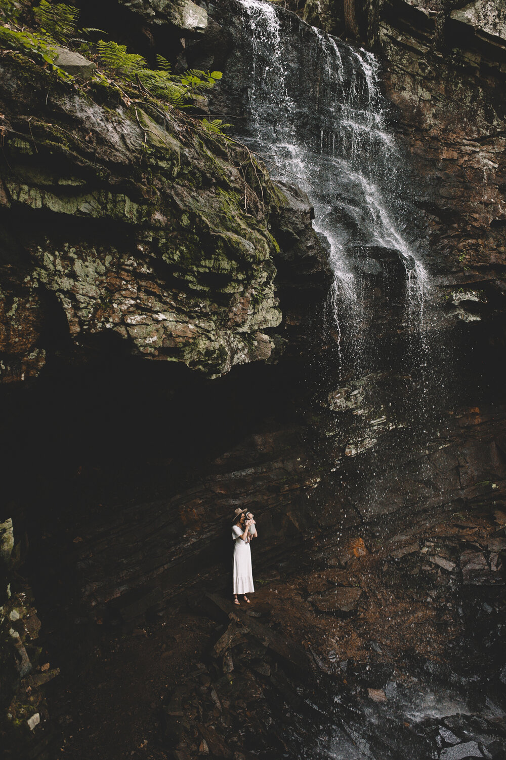 Tennessee Waterfall Newborn Photographs (27 of 44).jpg