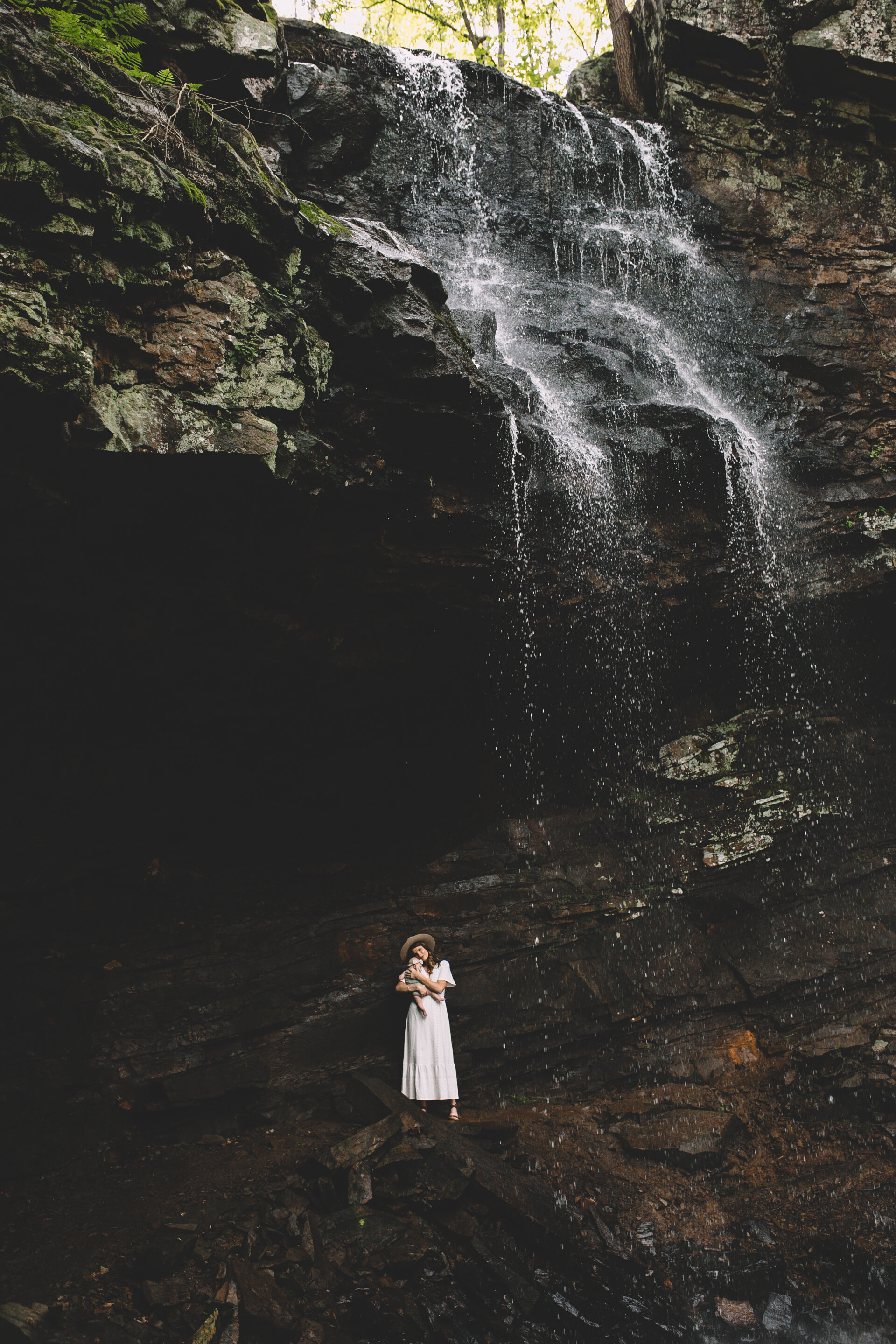 Tennessee Waterfall Newborn Photographs (29 of 44).jpg