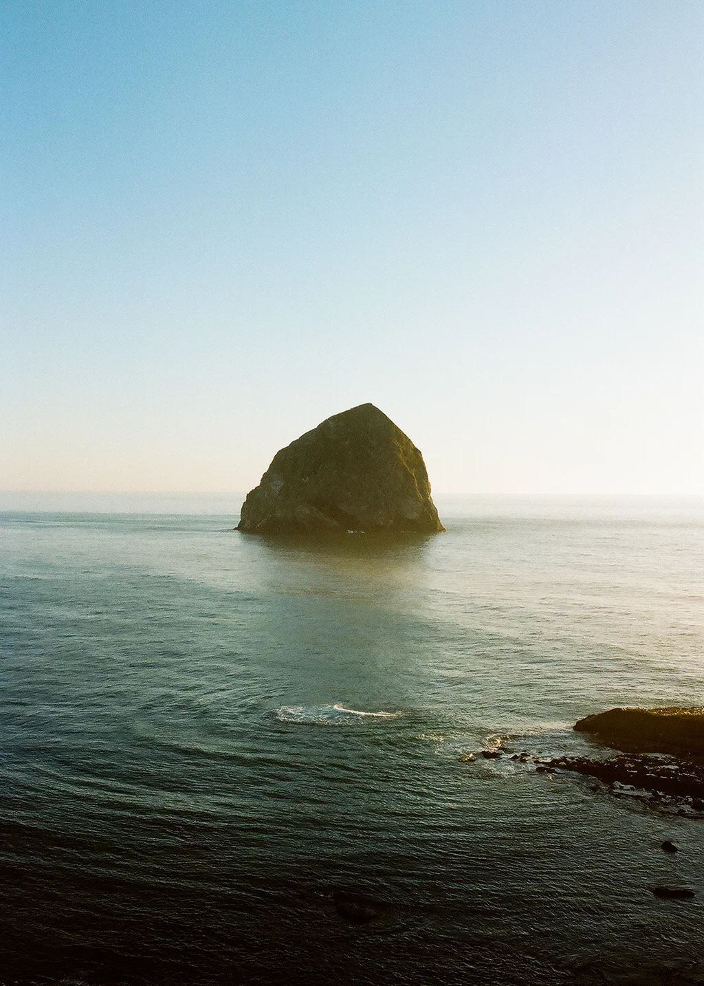 After months of scheming plans and getting ideas in line, I booked a flight to Oregon to meet up with my friend James Barkman. Ever since I was a kid, I dreamed of visiting the Pacific Northwest. I remember watching cheesy Disney films that took place in Washington and Oregon and always had an appeal to the fog and rain, the change of seasons, and endless coastline with little to no crowd. Since James has been hanging around up there for the better part of the past year, I found a perfect excuse to leave southern California for a week. For seven days, we lived off fried eggs, hiked a little more than we planned, met some rad friends, and most importantly, spent time together. 