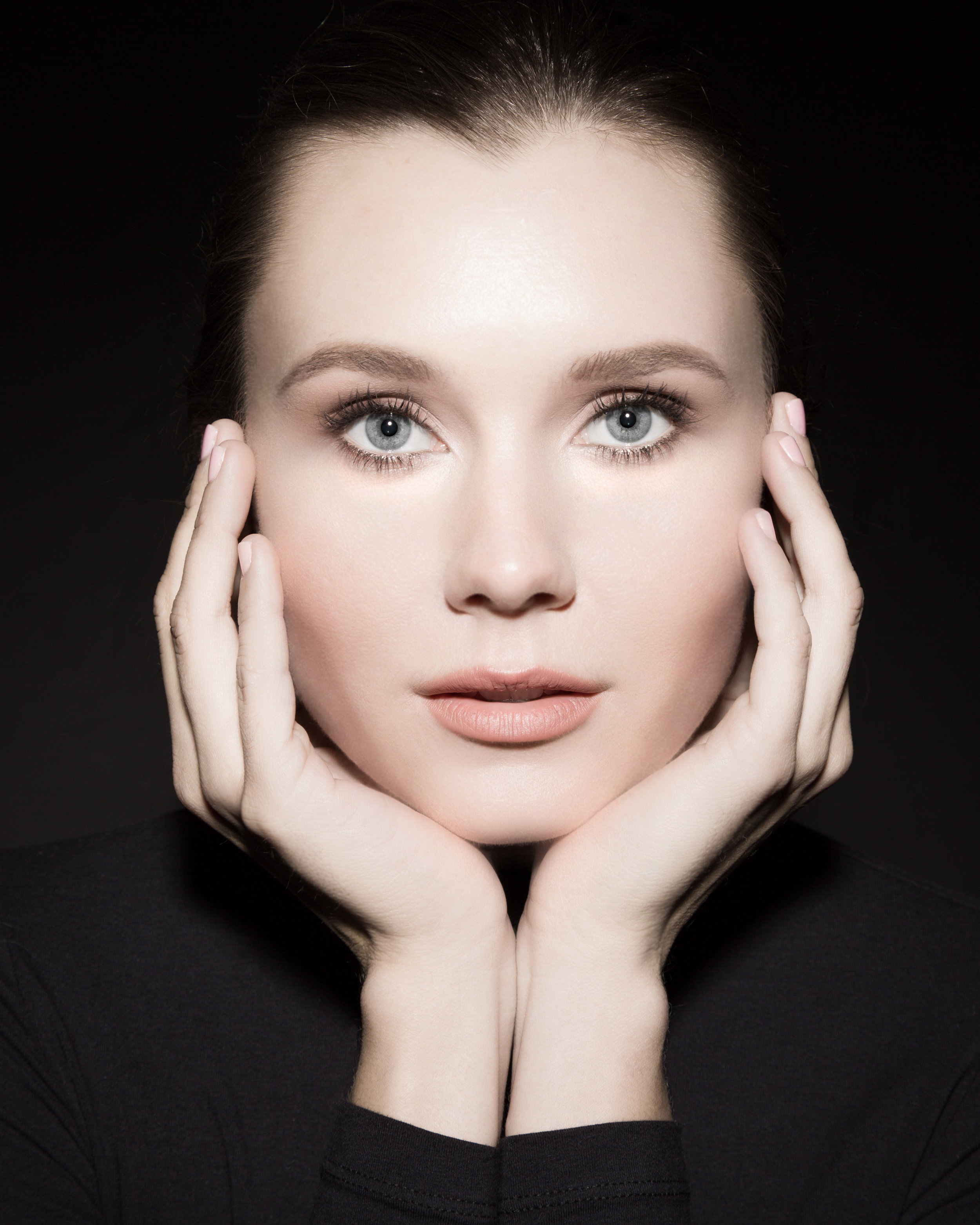 Ashley Black Top Cupped Hands.jpg
