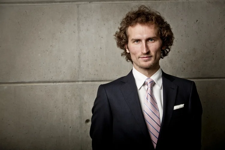 Lucas Waldin, conductor