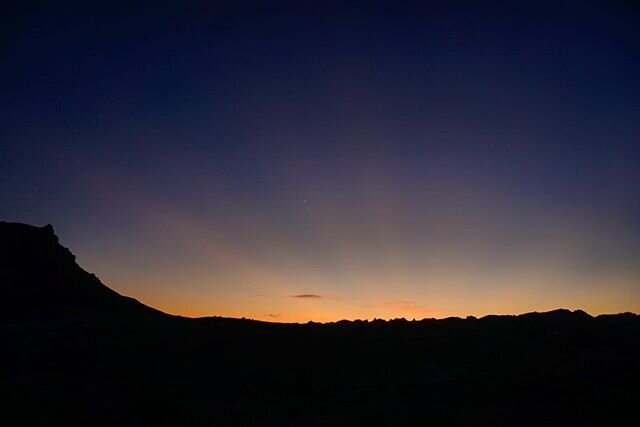 When you catch that special awe inducing moment nature provides, you get that feeling of really being alive and are beyond grateful to experience the magic happening right in front of you ✨ #sunset #sunsetchaser #visitutah.
.
.
.
.
.
.
.
 #optoutside