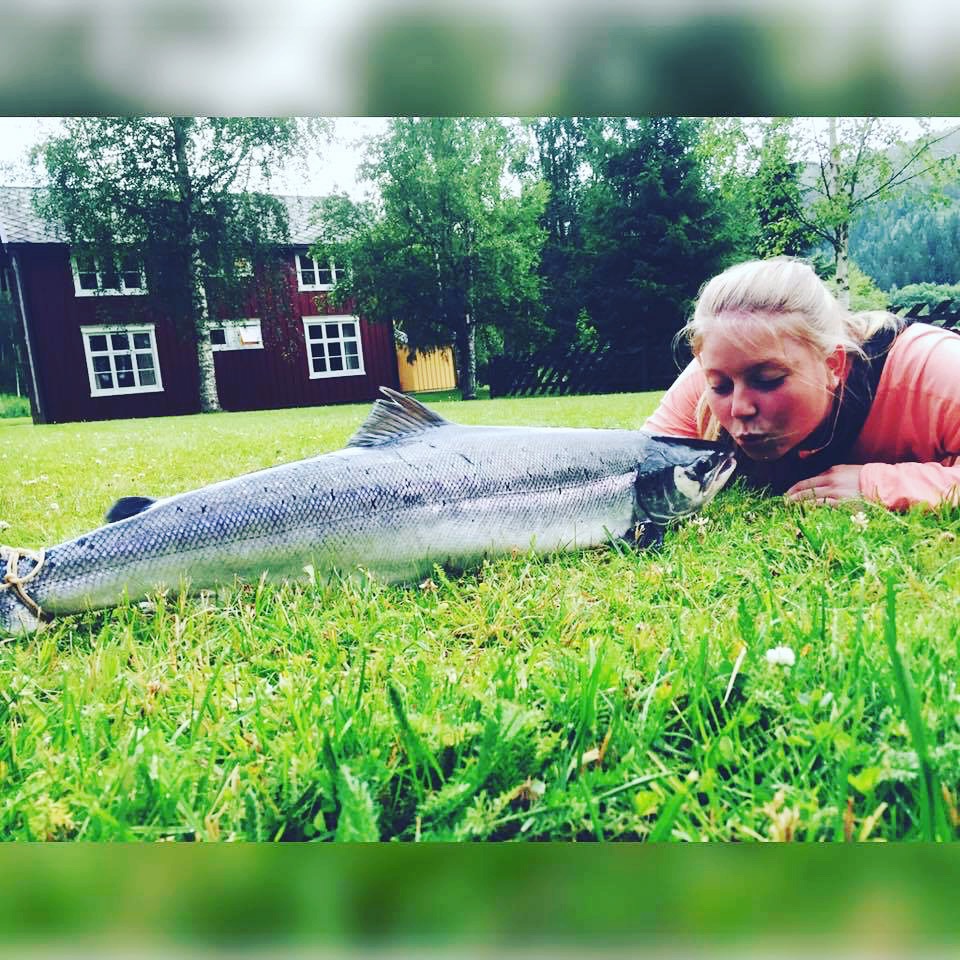 Our daughter its hooked on flyfishing.....
