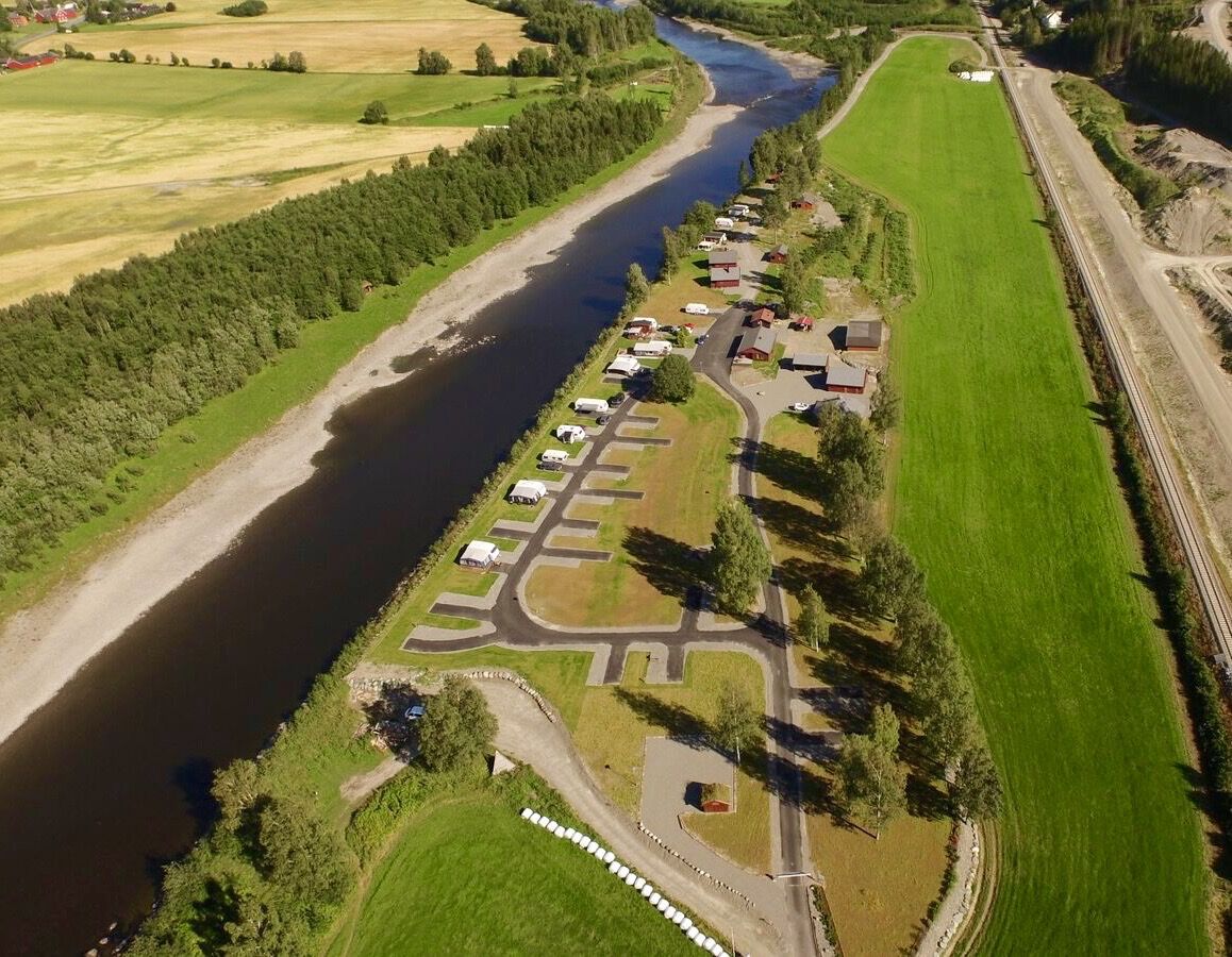 Åpen dag med grilling, hesteridning, fluekaste intro og aktiviteter for barna.