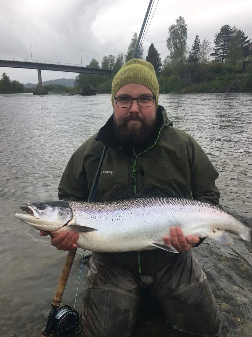Atle Hauge, også på trekanten. 100 cm 9,8 kg. Foto: Svein Tore Sætre.