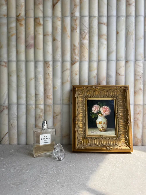 Serenade Collection – Fluted Natural Stone Mosaic with Concave