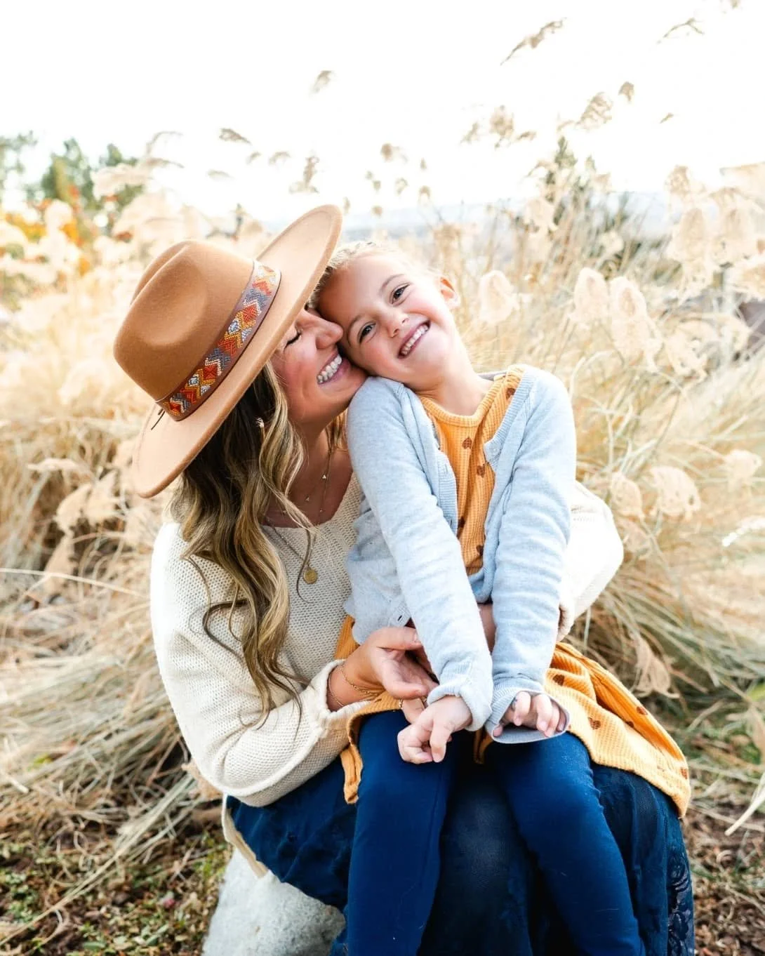 A quick pivot from on location to their home and it was perfectly sweet.

I'm a number one fan of At Home Sessions-whether it be for Newborn or Family pics and this one was *chefs kiss*
⠀⠀⠀⠀⠀⠀⠀⠀

#coloradophotographer #denverminisessions #fallminises