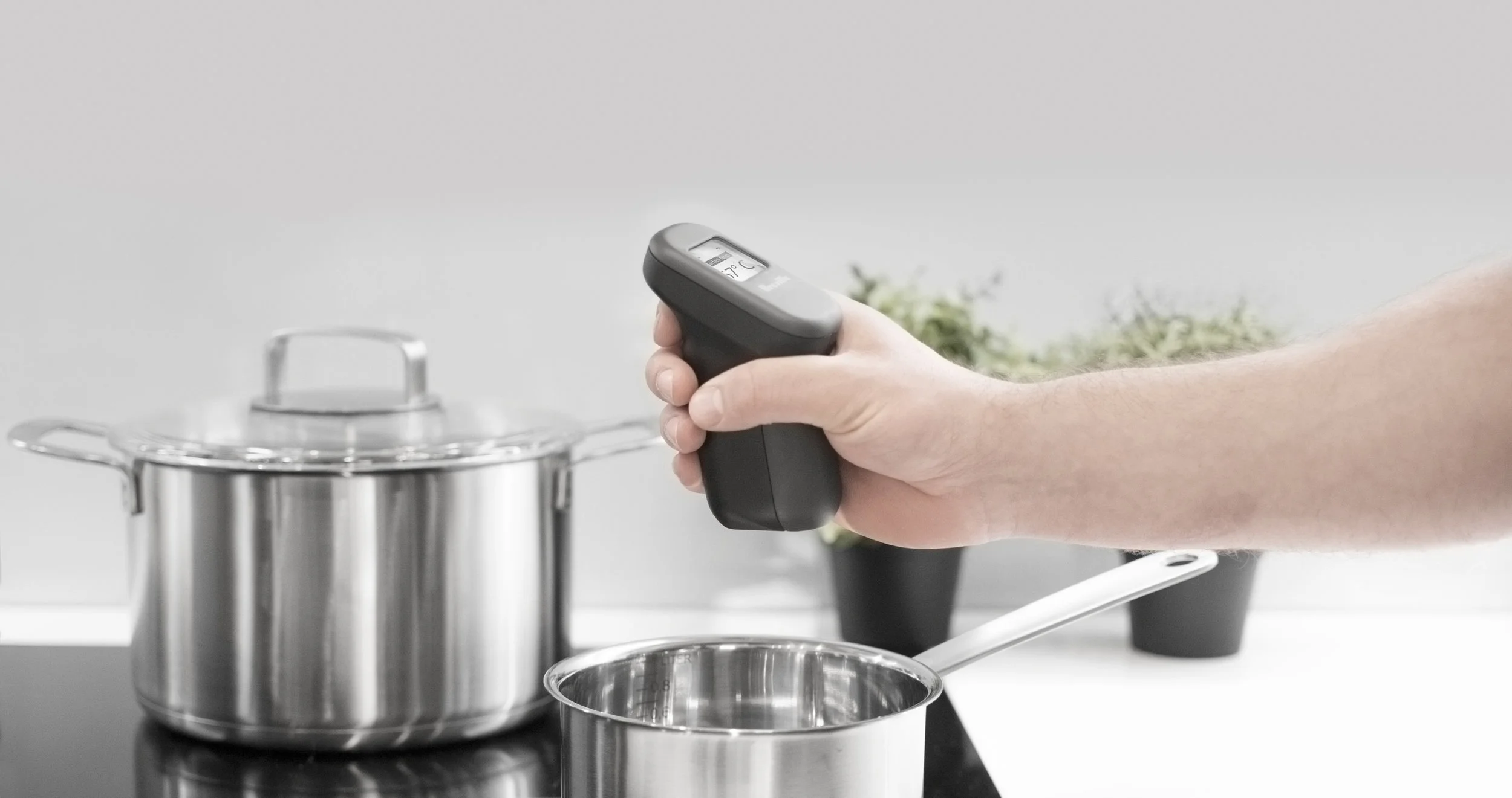 Breville_Contextshot_Displayon_02.jpg