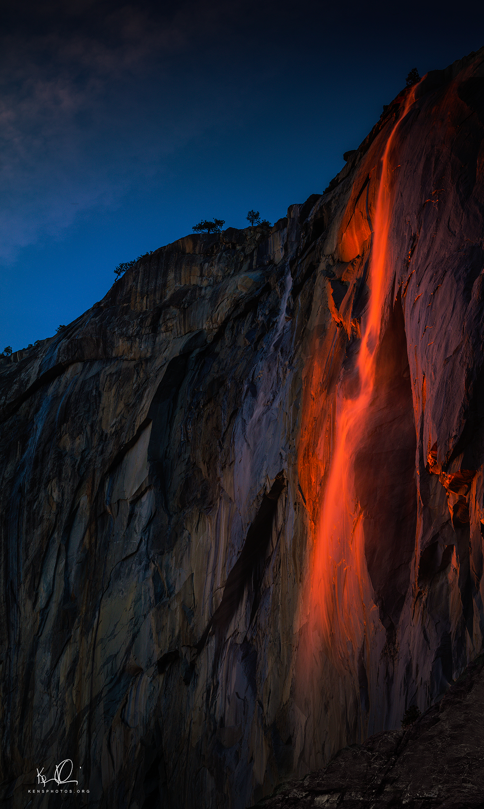   HORSETAIL FALLS. &nbsp;YOSEMITE. &nbsp;&nbsp;FOR A FEW DAYS EACH YEAR THE JUXTAPOSITION OF THE SUN AND THE MOUNTAIN CREATES THIS "FIREFALL." 