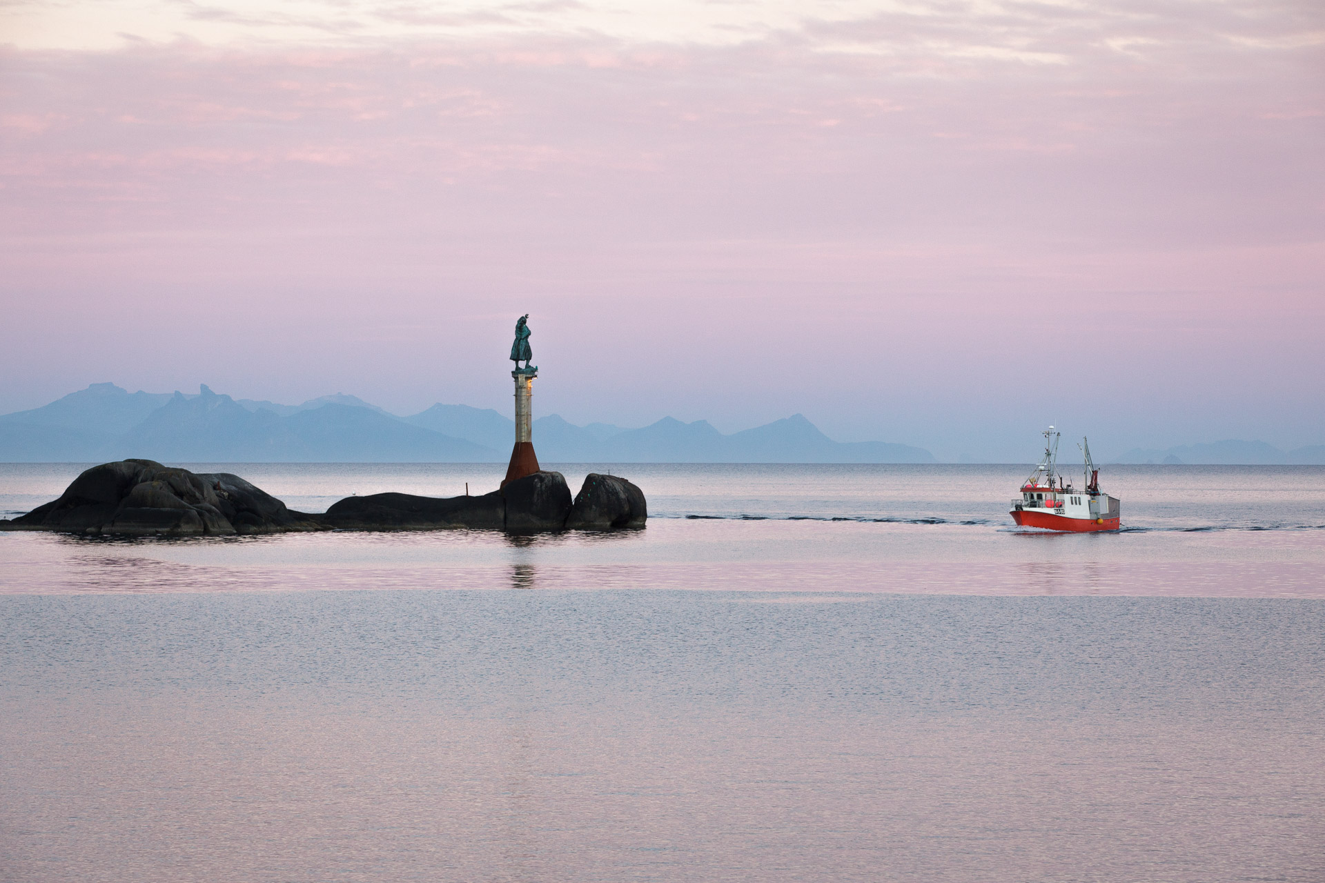 Svolvaer lighthouse Fiskerkona (the Fisherman's Wife)