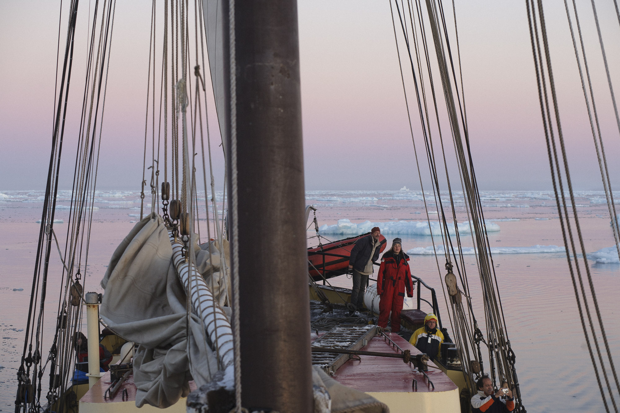 Negotiating ice in the Fram Strait