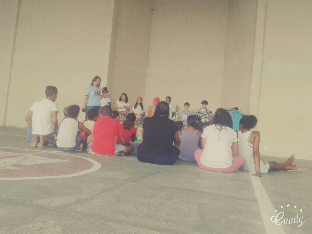 After the stories, they had a special event: quebra panela, which is like a pinata. 