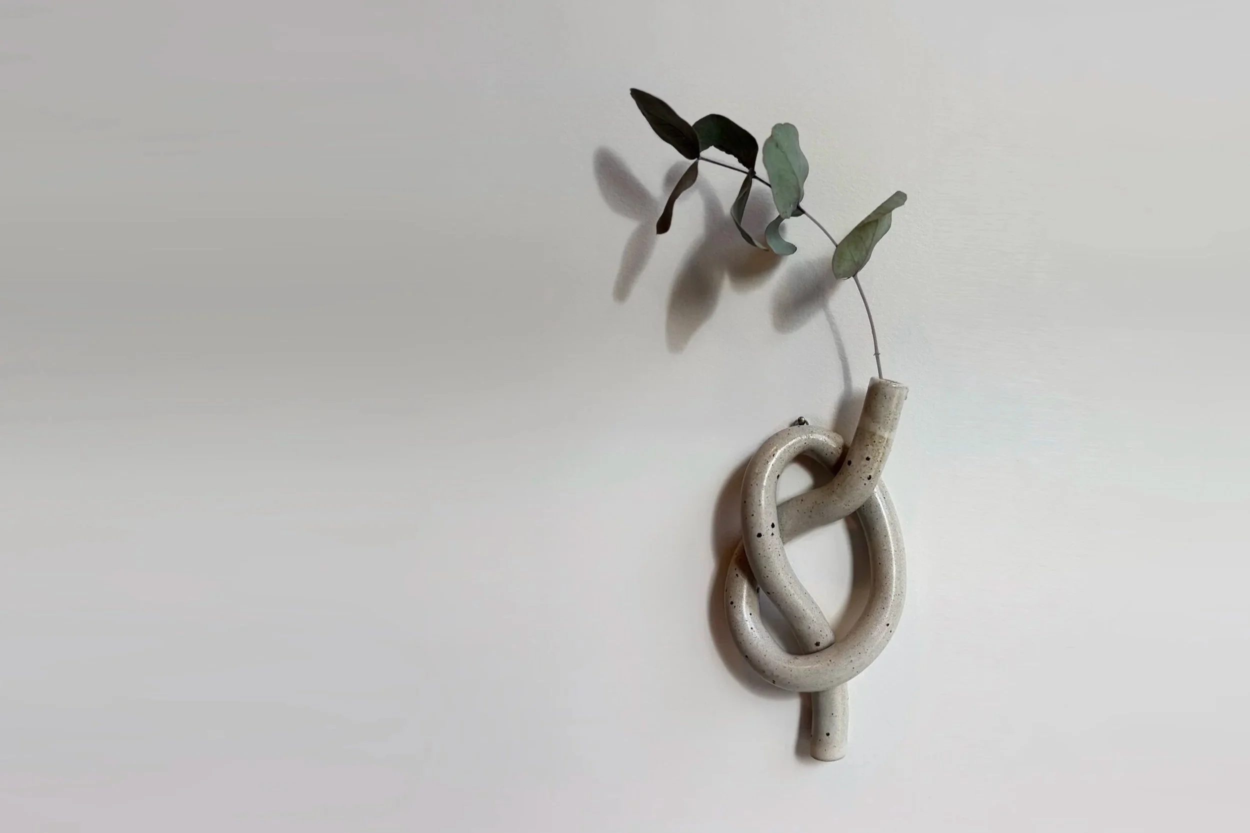 Thumbnail+-+Wall+knot+-+Studio+Janneke+Ceramics+London+copy.jpg
