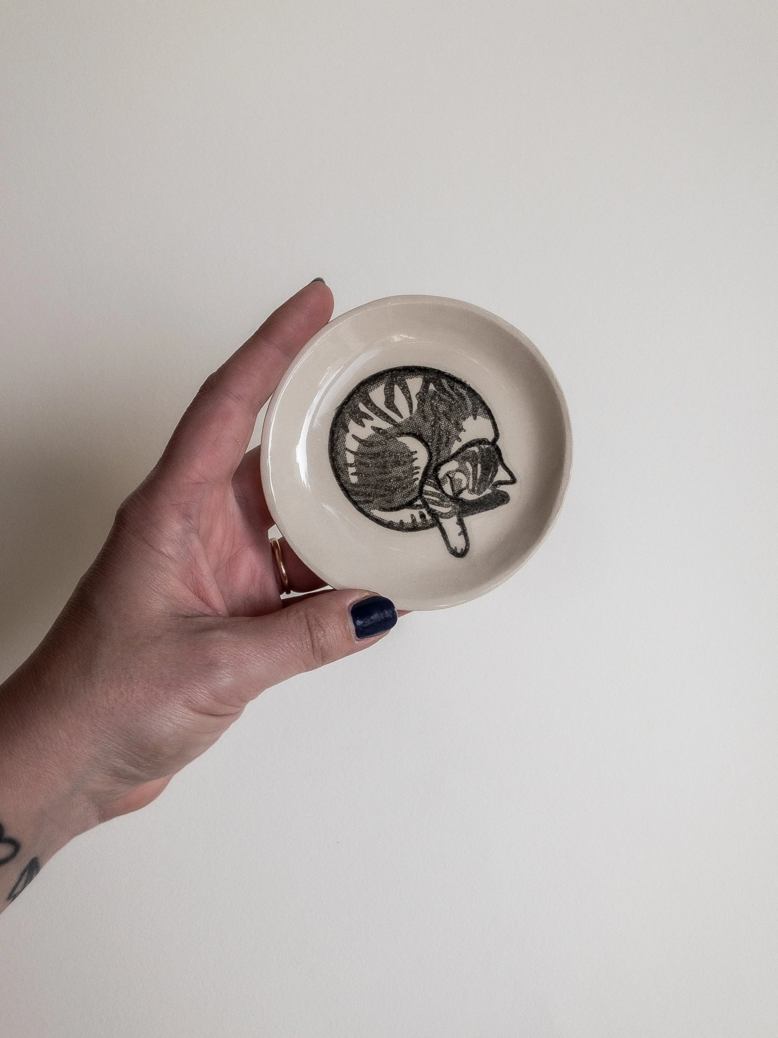 Cat dish with clay screenprint for snacks and trinkets - Handmade ceramics - Studio Janneke London