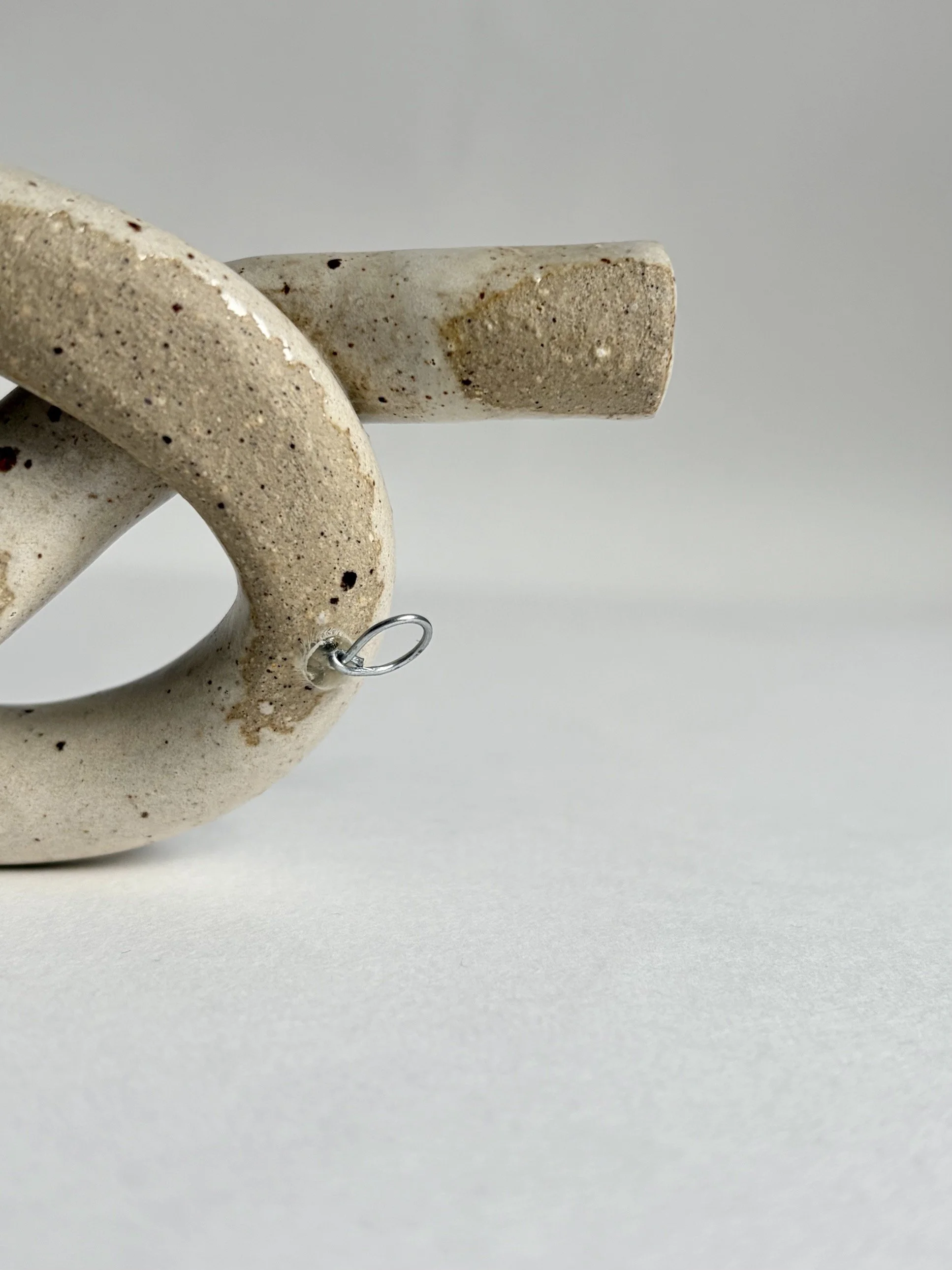 Closeup back - Wall knot - Studio Janneke Ceramics London lowresforweb.jpg