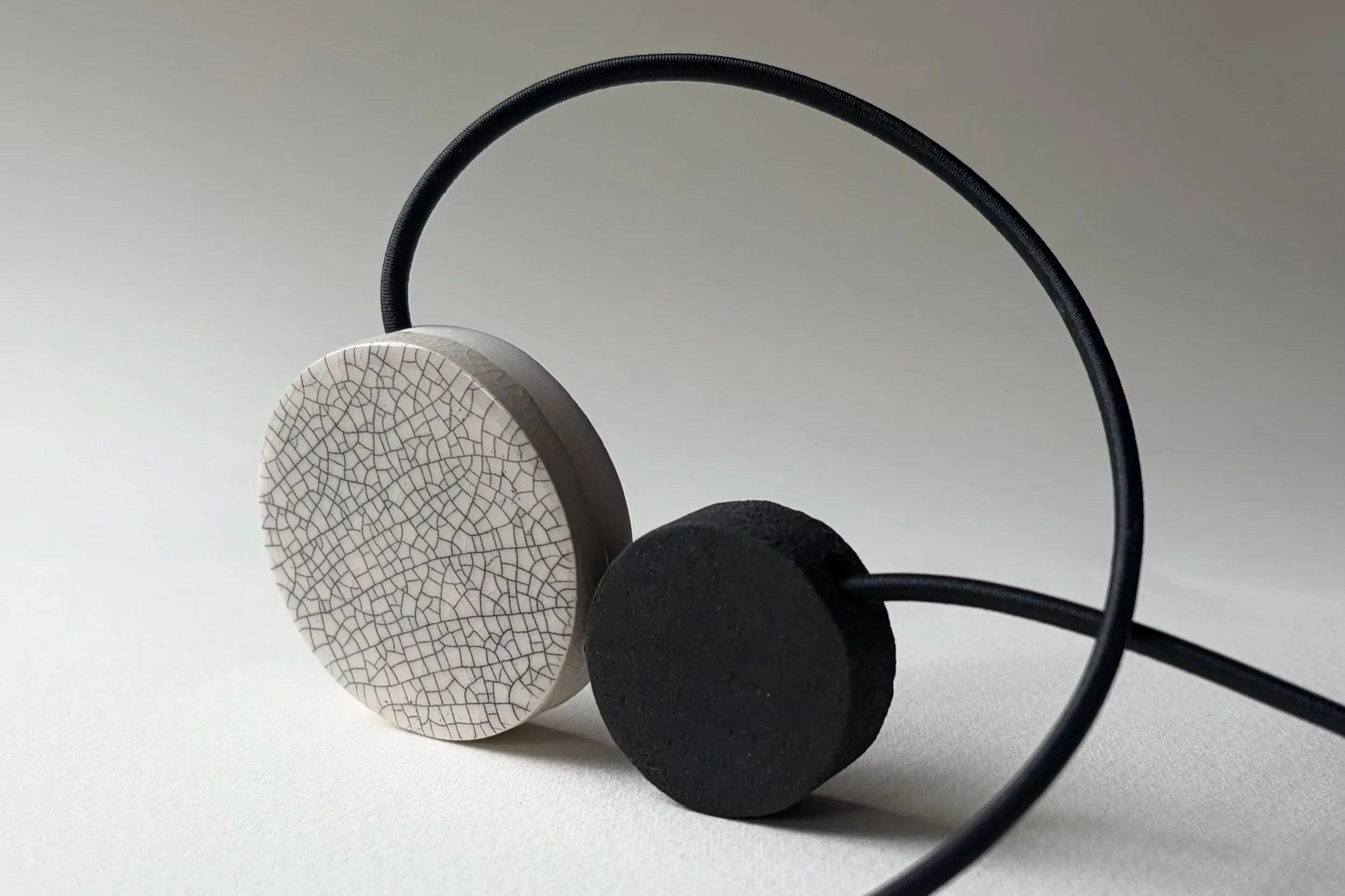 GEO+necklace+circle+-+product+crackle+-+Studio+Janneke+Ceramics+London.jpg