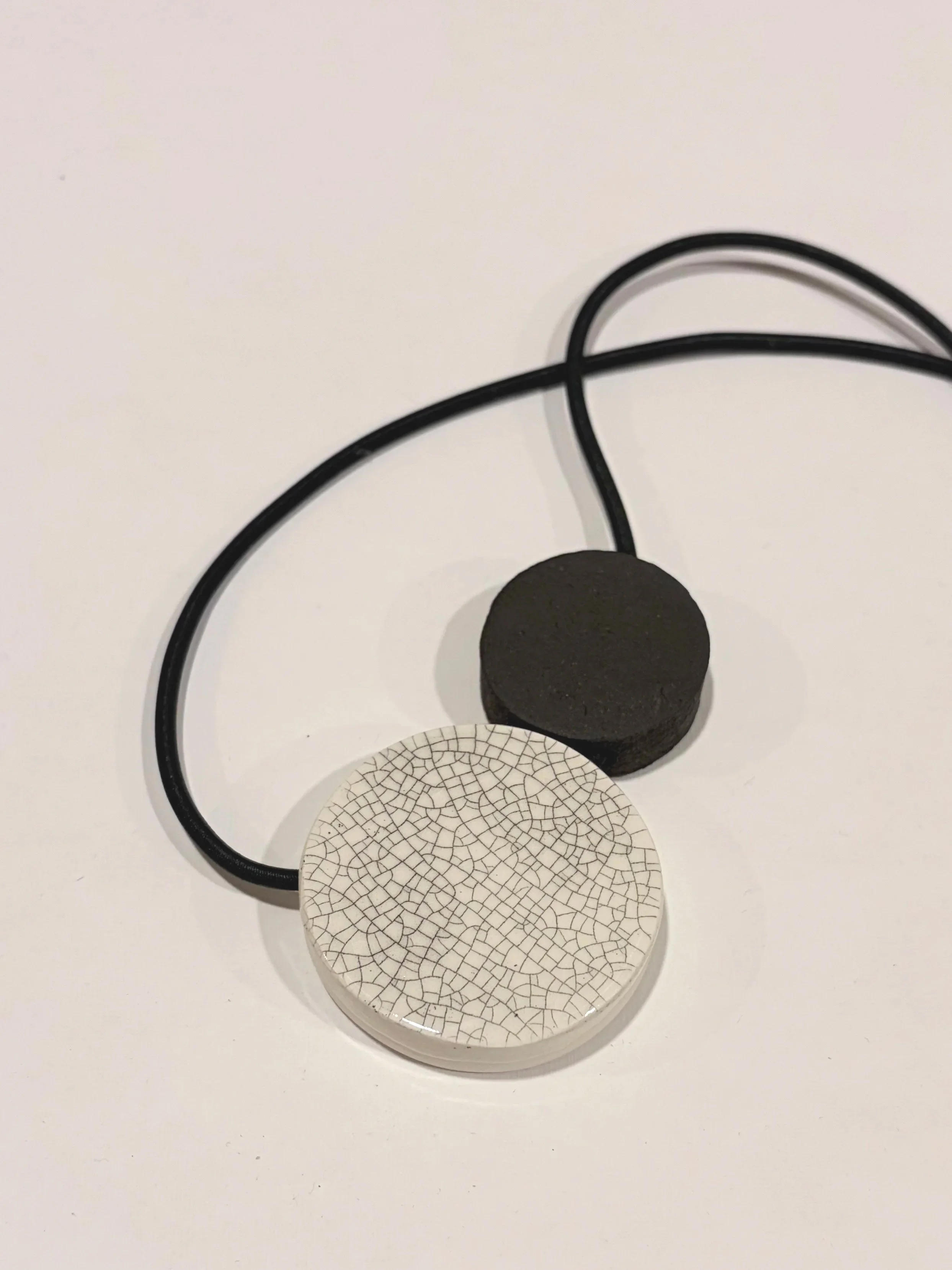 GEO+necklace+circle+crackle+1+-+Studio+Janneke+Ceramics+London.jpg