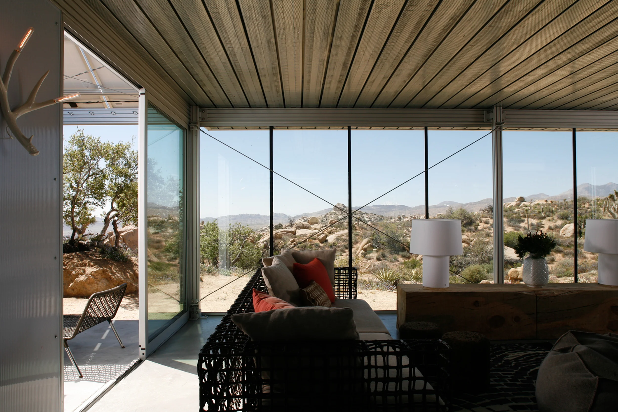 Off Grid IThouse-2.jpg