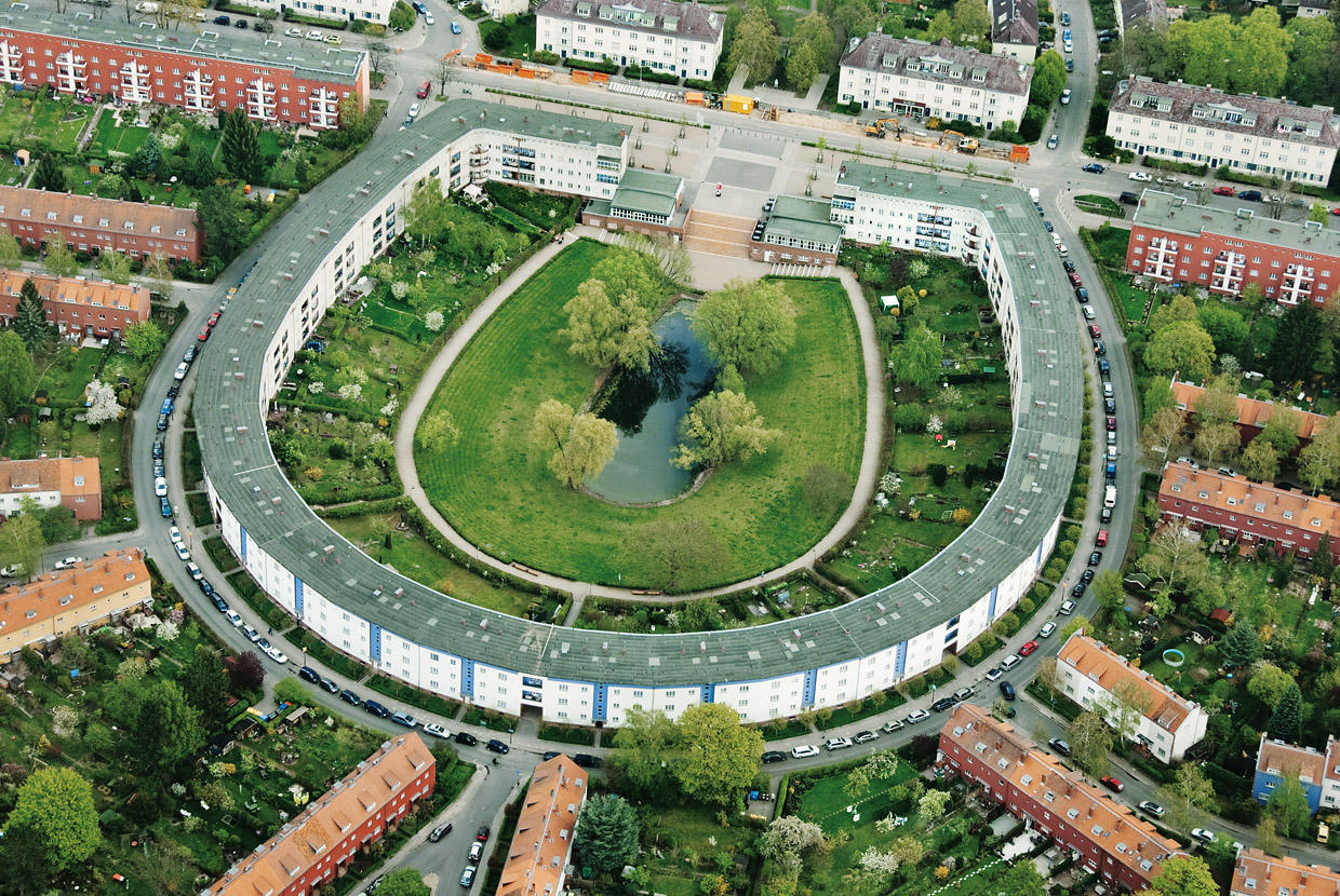 TautesHeim_Berlin_00_Hufeisen_AerialView_Nr0239_©Foto_BenBuschfeld_2014.jpg