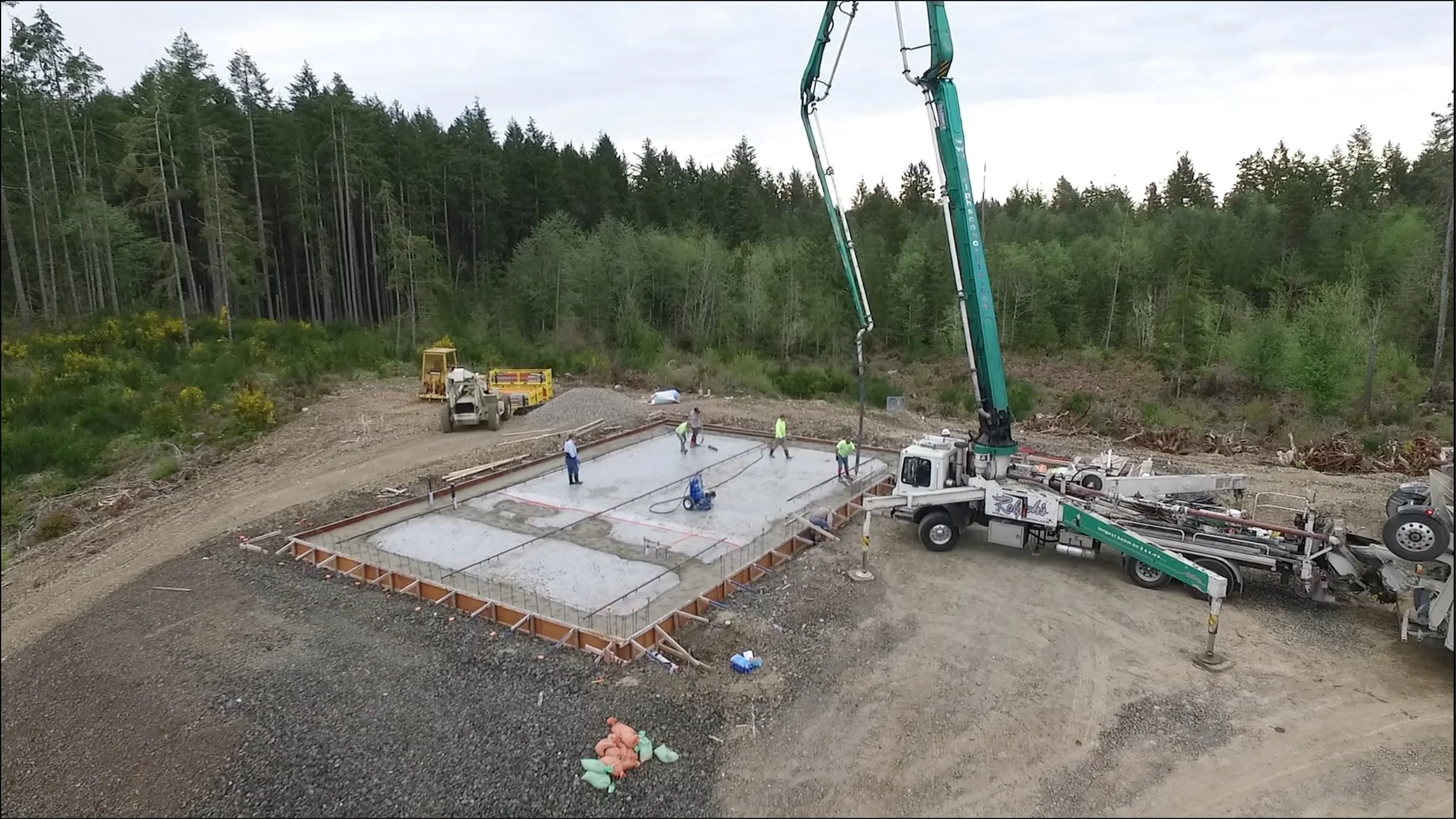 Concrete slab being poured for the shop. (c) MACNAK Construction