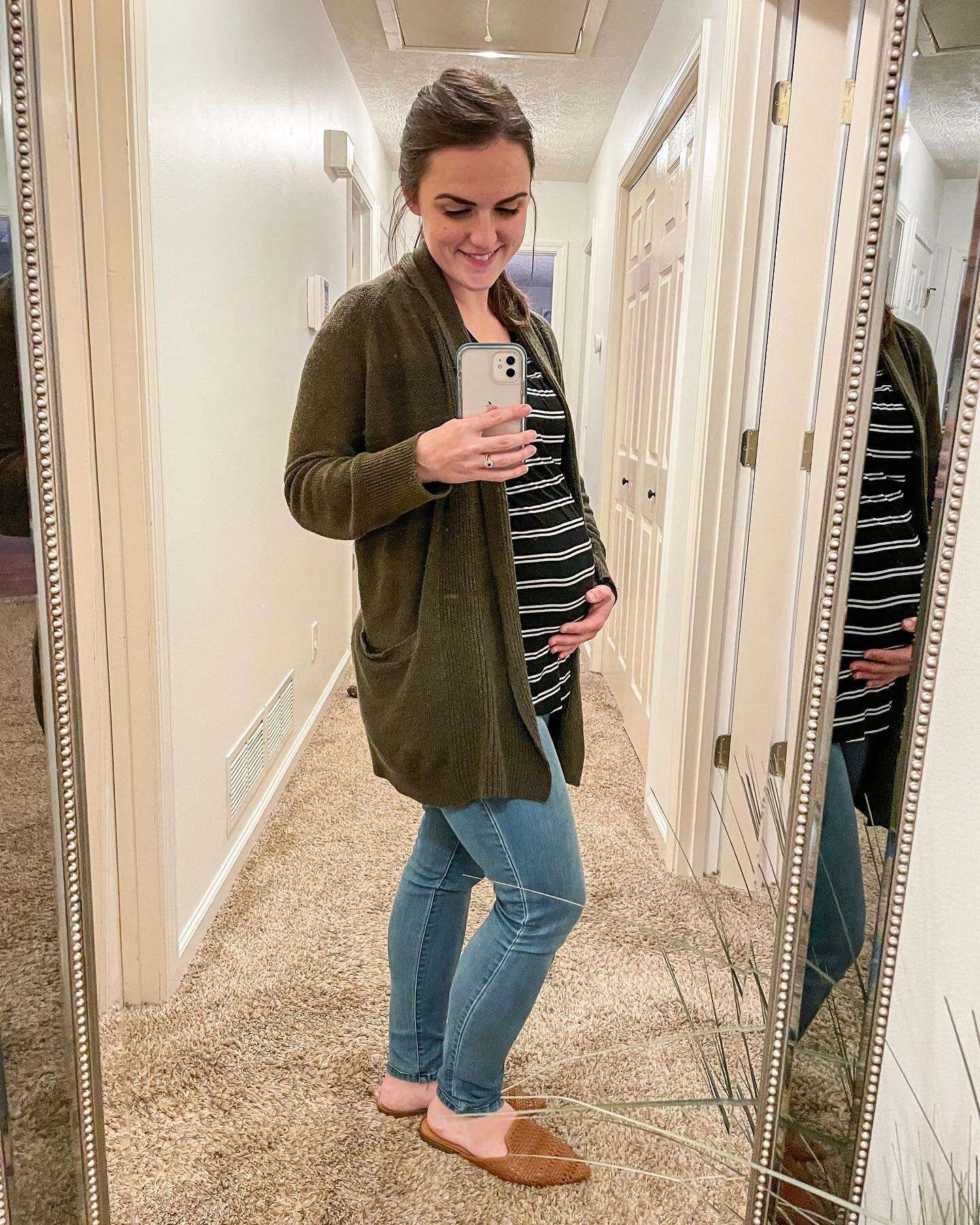 20 weeks today! Halfway to meeting baby #3! So crazy!! ❤️ Excited for the anatomy scan this week and the gift of Charlie getting to come with me!🙌🏻