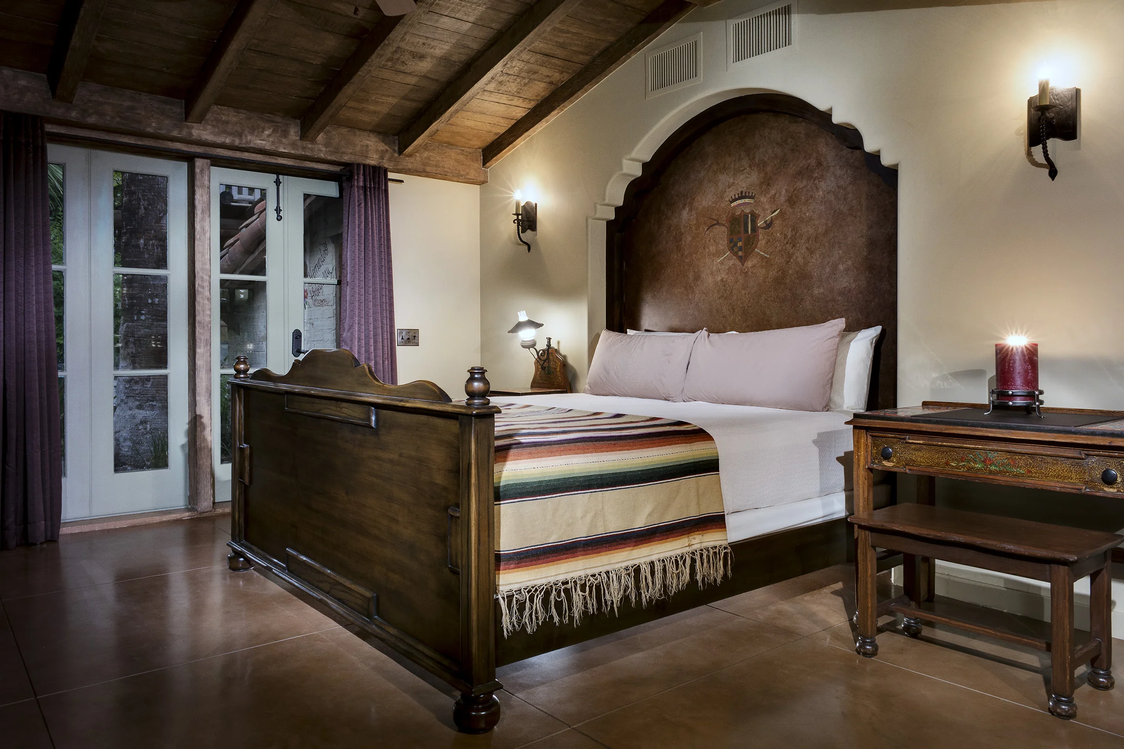Colony 29 Artist Bungalow Master bed(2).jpg