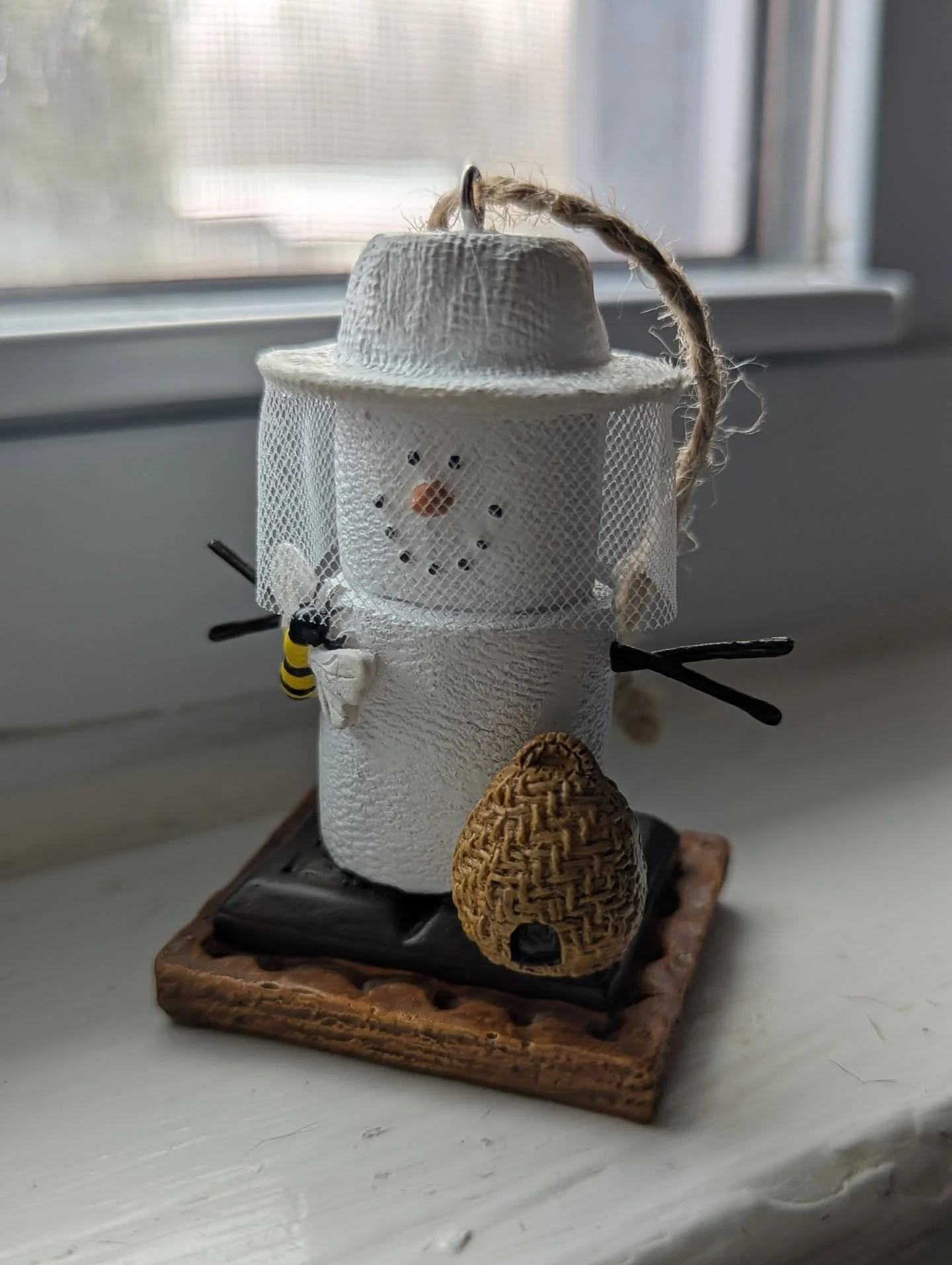 New beekeeping ornament to put out 🥰🐝☃️