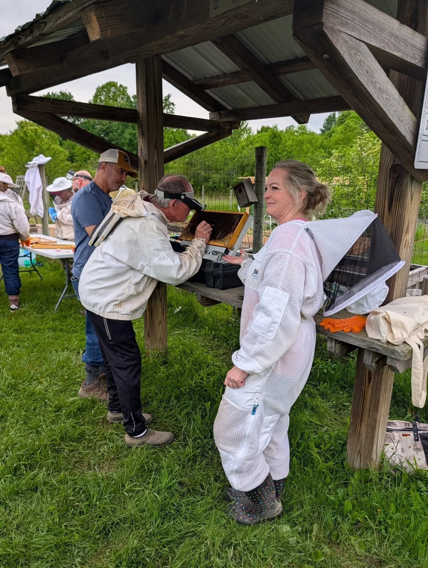 Hanging out with the Summit County Beekeepers this evening! Our 2nd session Queen Rearing workshop was postponed over the weekend to this evening because of the rainy weather. I am so glad @kathy_ouma invited me to this! Can't wait to see if our quee