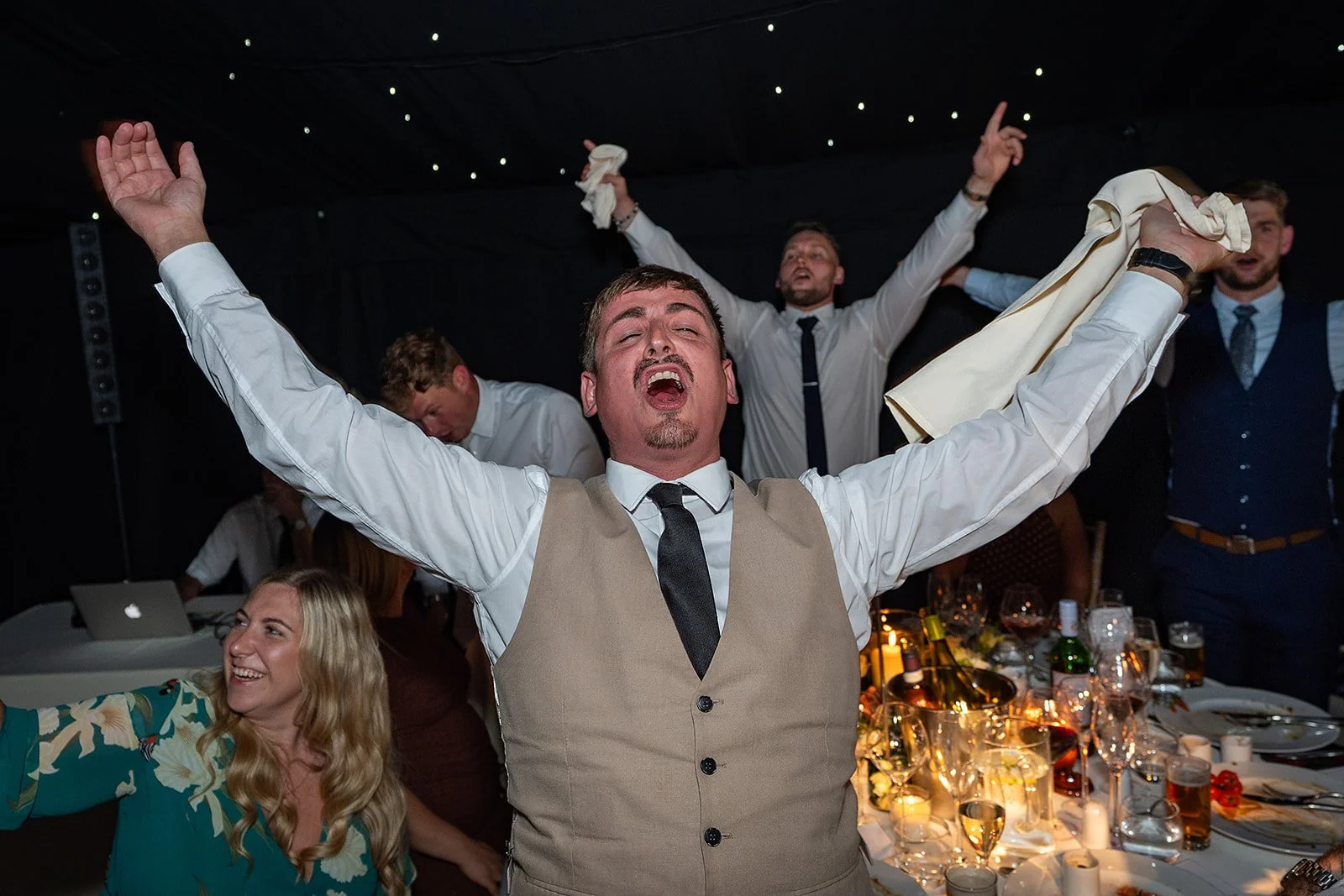 Singing Waiters-76.jpg