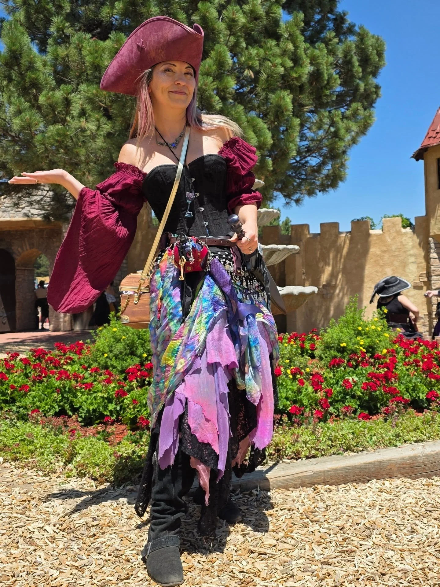 Pirate Invasion at the @coloradorenaissancefestival  is always the busiest weekend! We only had a few hours at the faire but still made the most out of it! Check out the epic Bloodborne cosplay by @jen___lew in this post!

Special thx to @sailorselki