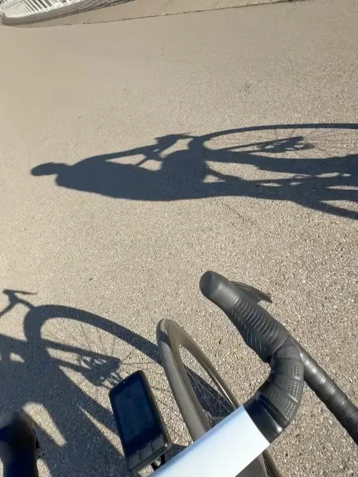 Amazing day (again!) in our fine city!! Temp around +10C but windchill down close to 0C. 
Combining the @castellicycling Perfetto ROS jacket with #aircore along with a Flanders long sleeve base layer was the perfect combo. No sweat underneath!